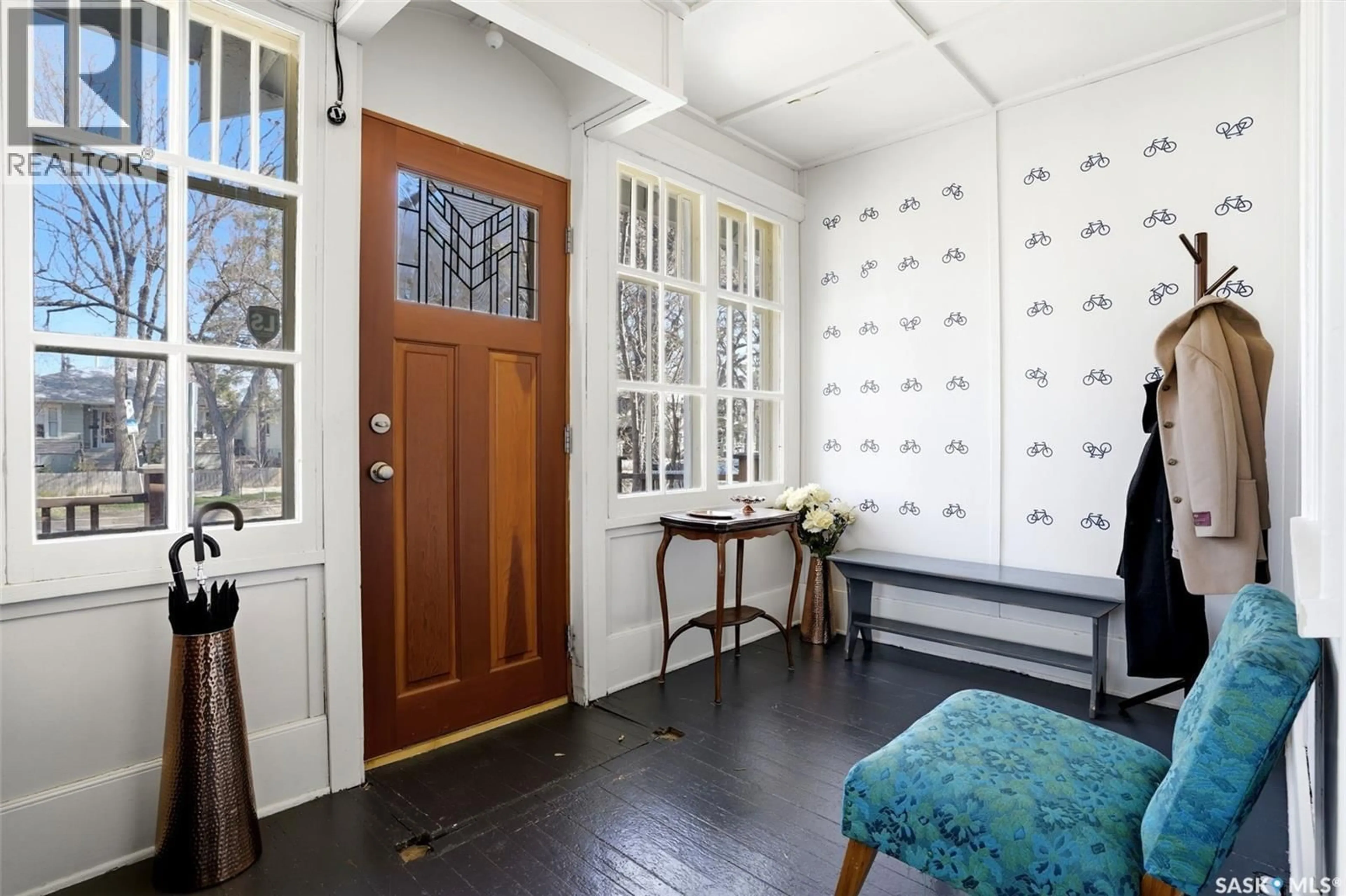 Indoor entryway for 3239 VICTORIA AVENUE, Regina Saskatchewan S4T1L5