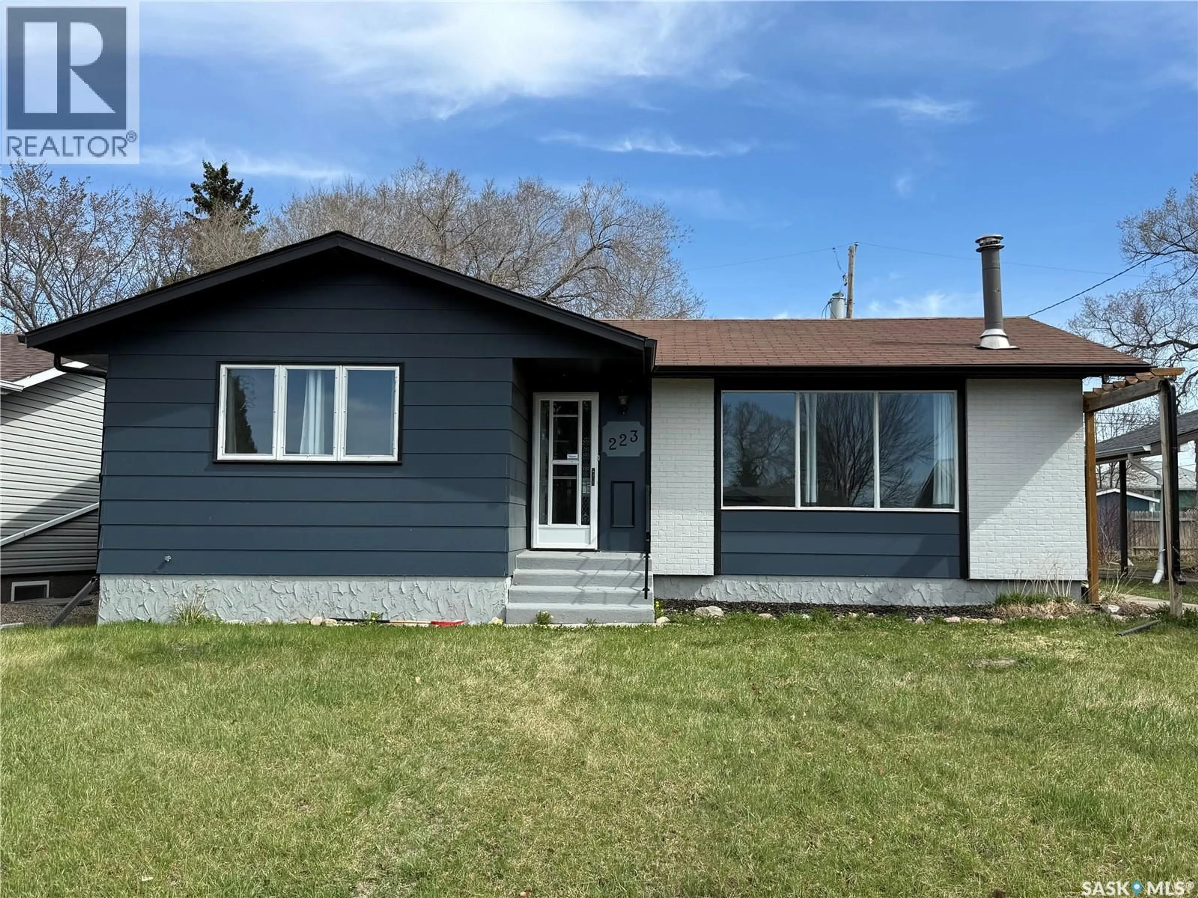 Home with vinyl exterior material, street for 223 3RD AVENUE, Spiritwood Saskatchewan S0J2M0