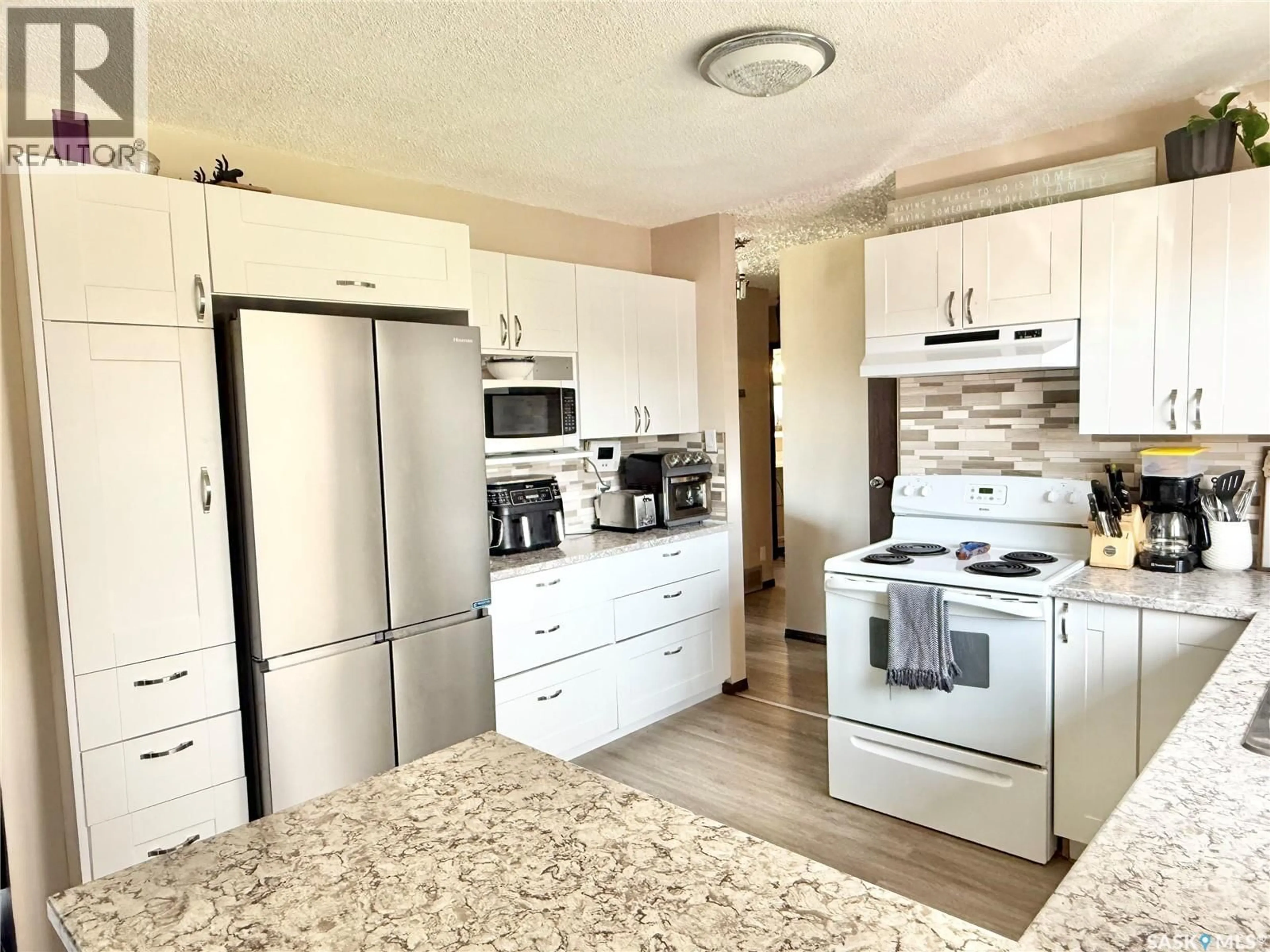 Standard kitchen, unknown for 223 3RD AVENUE, Spiritwood Saskatchewan S0J2M0