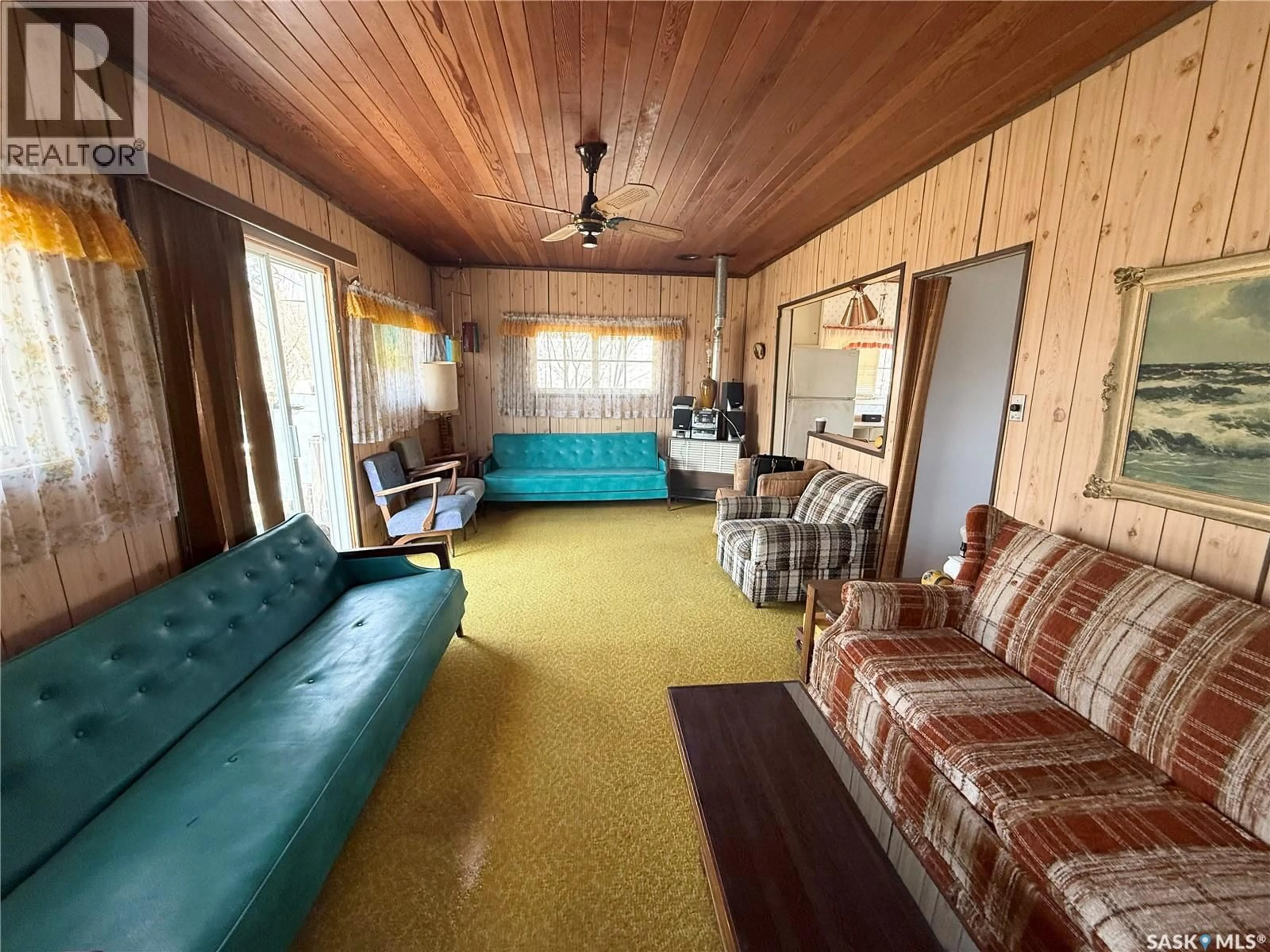 Living room with furniture, unknown for 407 IDYLEWYLDE AVENUE, Saskatchewan Beach Saskatchewan S0G4L0