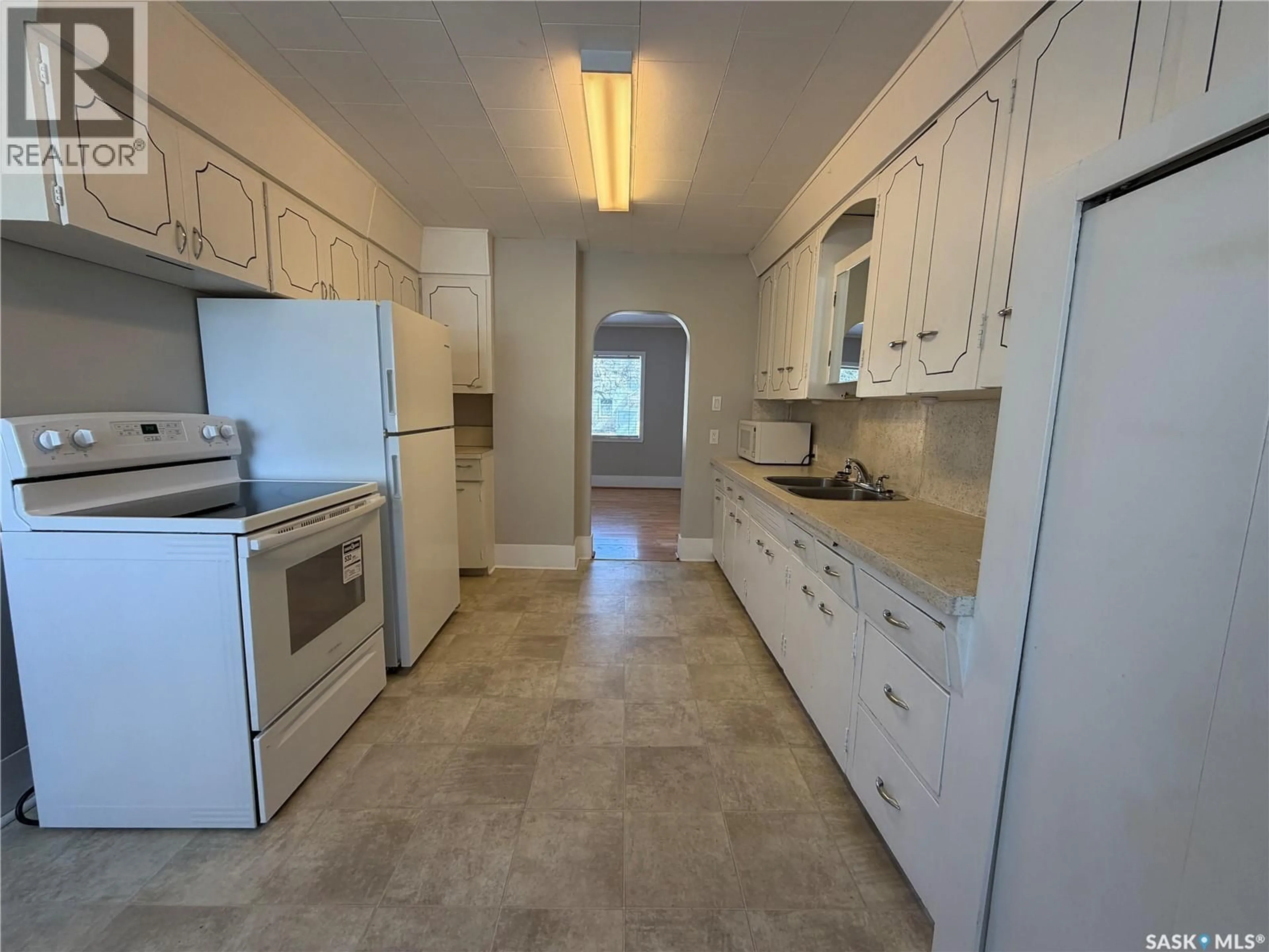Standard kitchen, ceramic/tile floor for 739 11TH STREET, Humboldt Saskatchewan S0K2A0