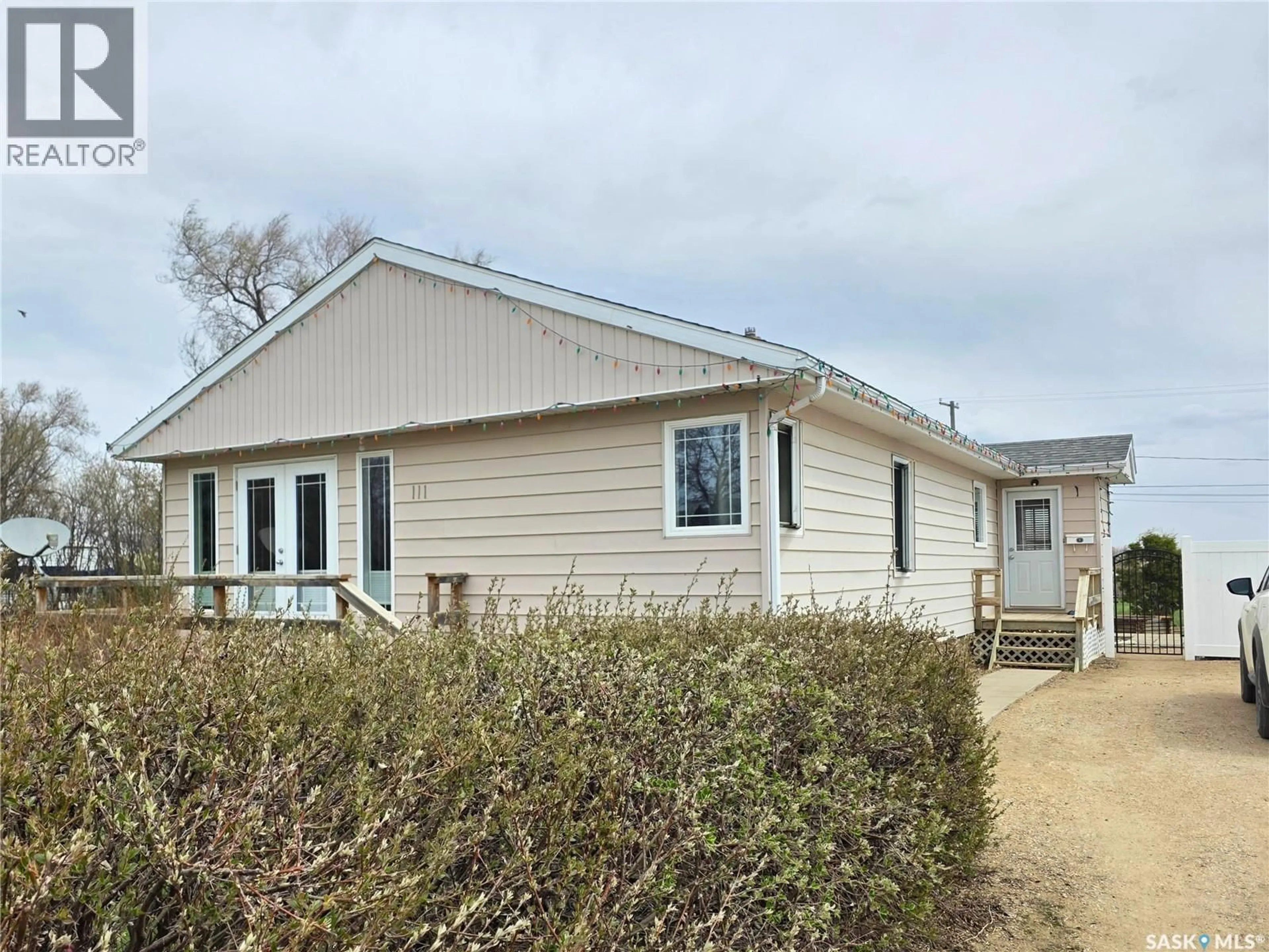 Home with vinyl exterior material, unknown for 111 4TH AVENUE, Lucky Lake Saskatchewan S0L1Z0