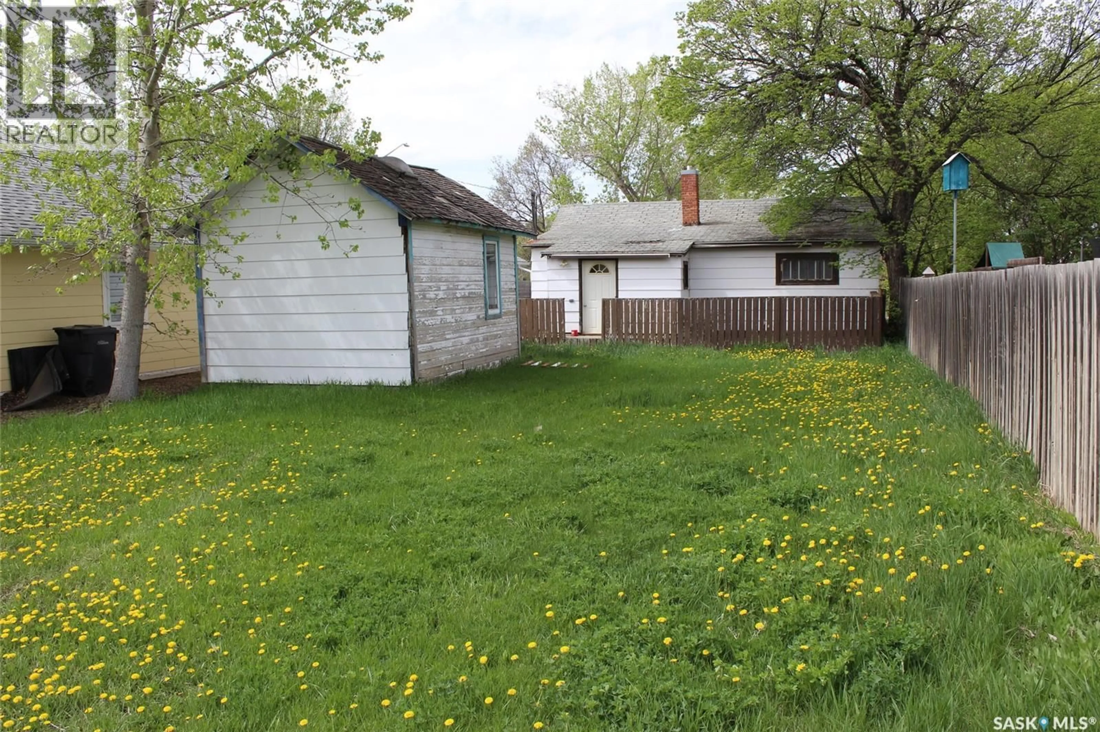 Shed for 428 3RD STREET, Shaunavon Saskatchewan S0N2M0