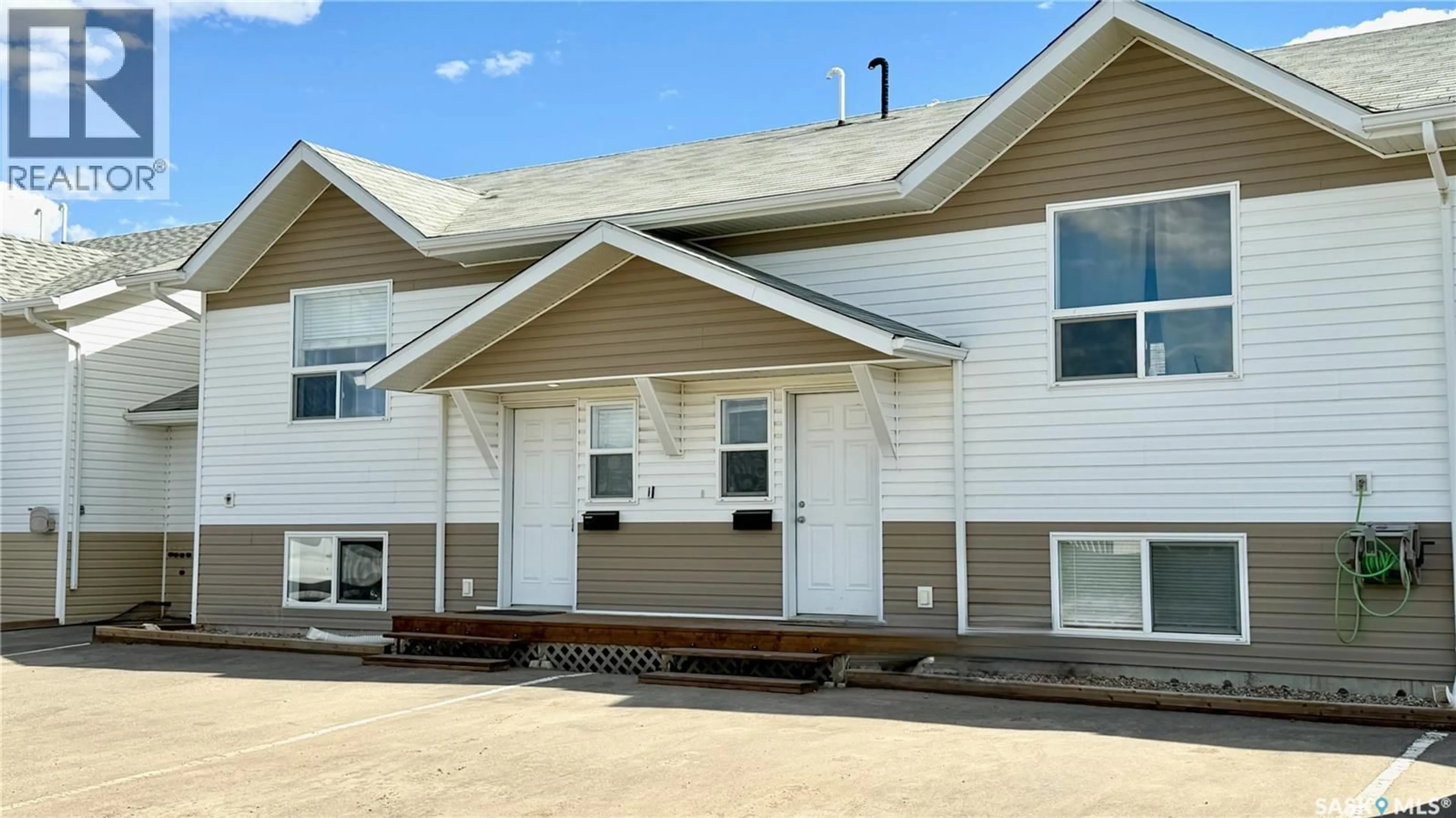 Home with vinyl exterior material, building for 19 200 HIEBERT CRESCENT, Martensville Saskatchewan S0K2T2