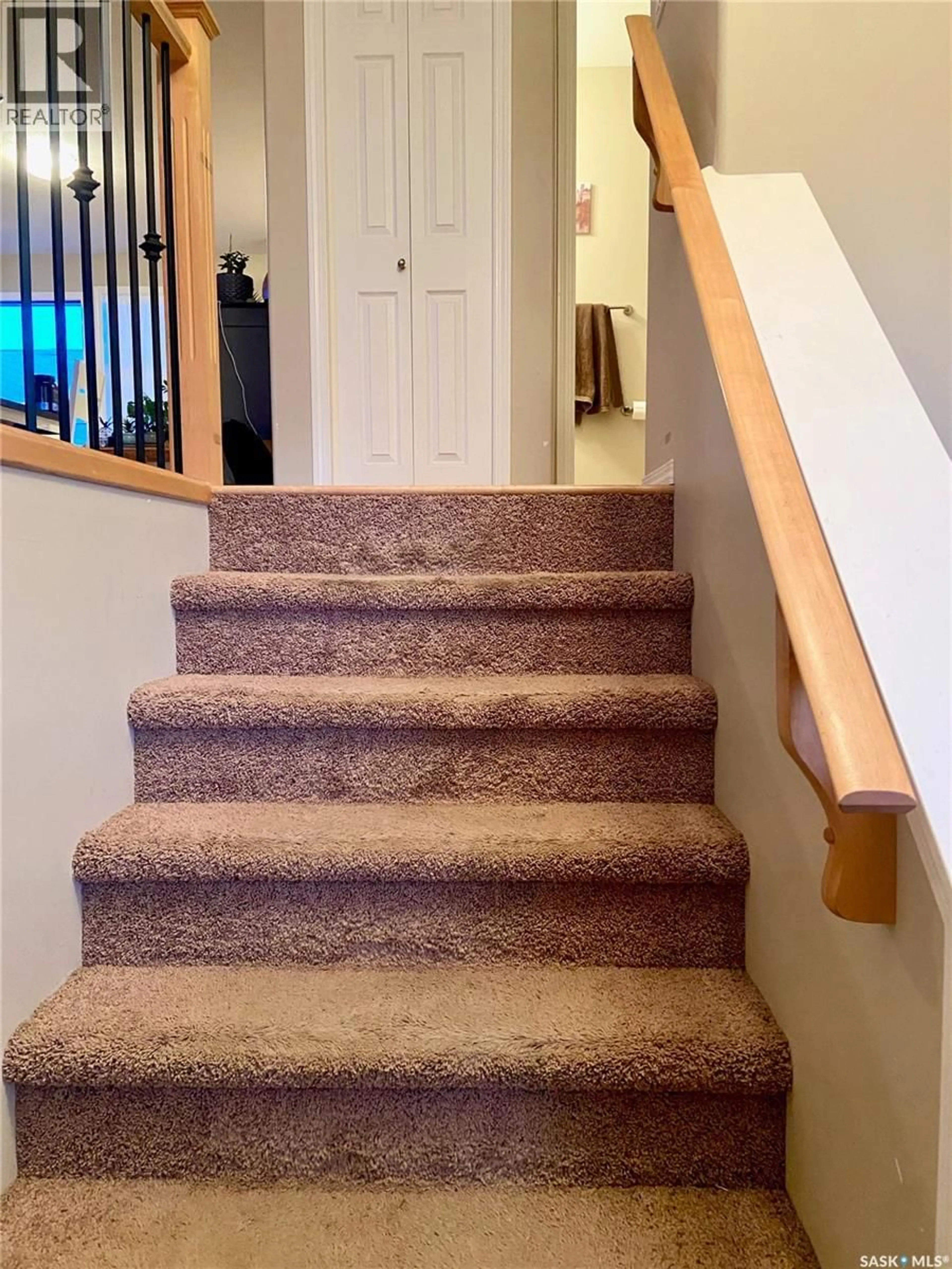 Stairs for 19 200 HIEBERT CRESCENT, Martensville Saskatchewan S0K2T2