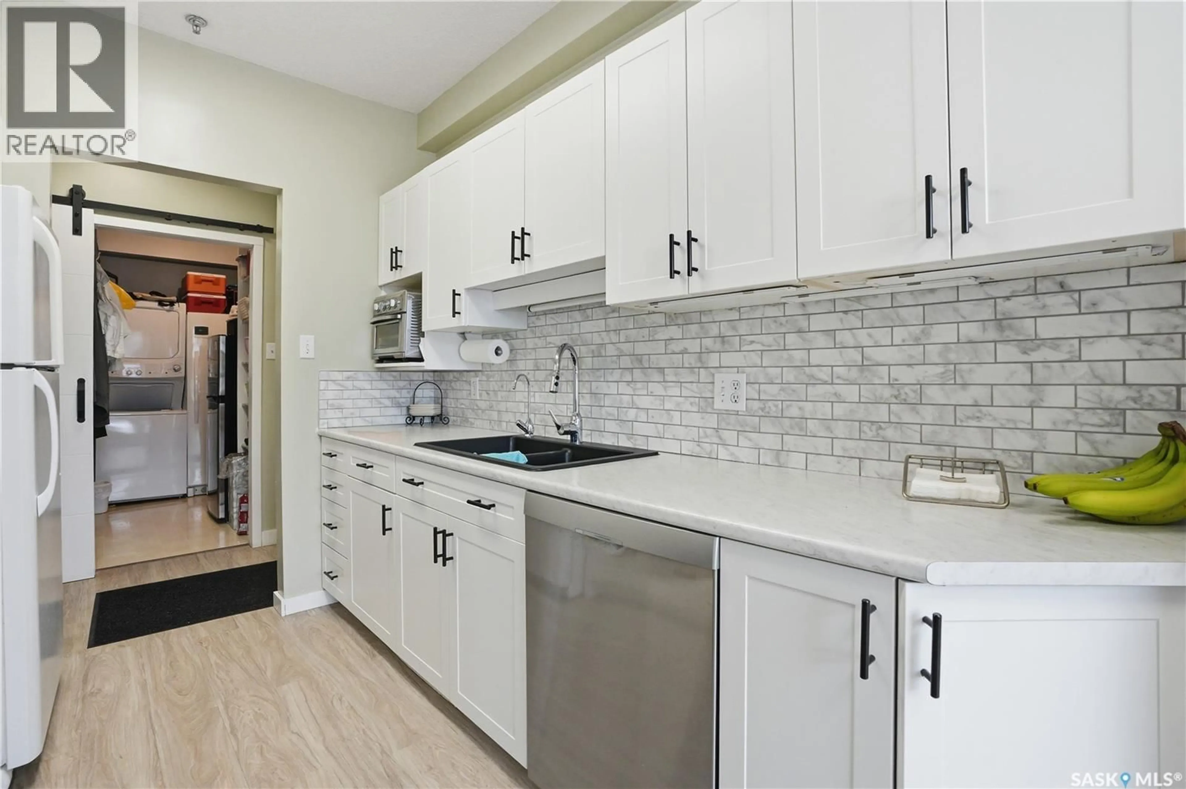 Standard kitchen, ceramic/tile floor for 102 206 PIONEER PLACE, Warman Saskatchewan S0K4S0