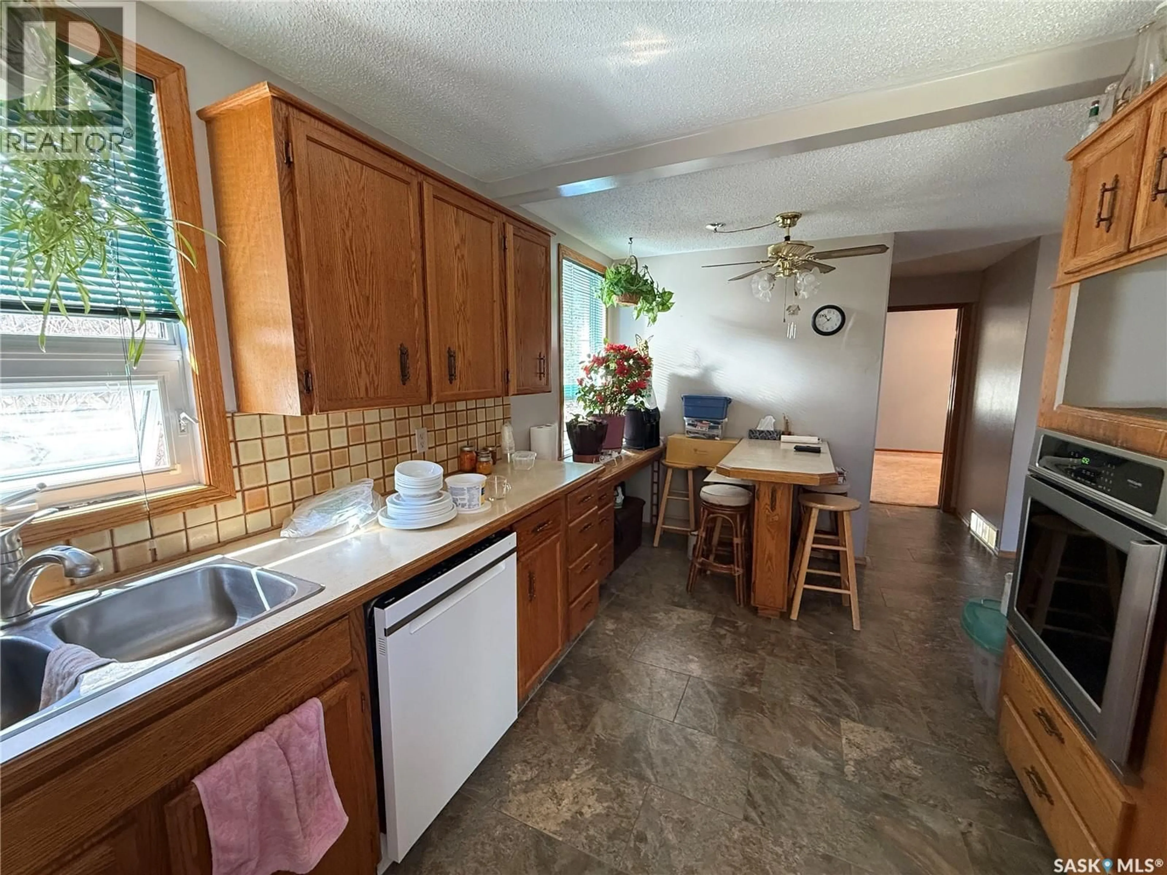 Standard kitchen, ceramic/tile floor for 72 11TH STREET, Weyburn Saskatchewan S4H1J3