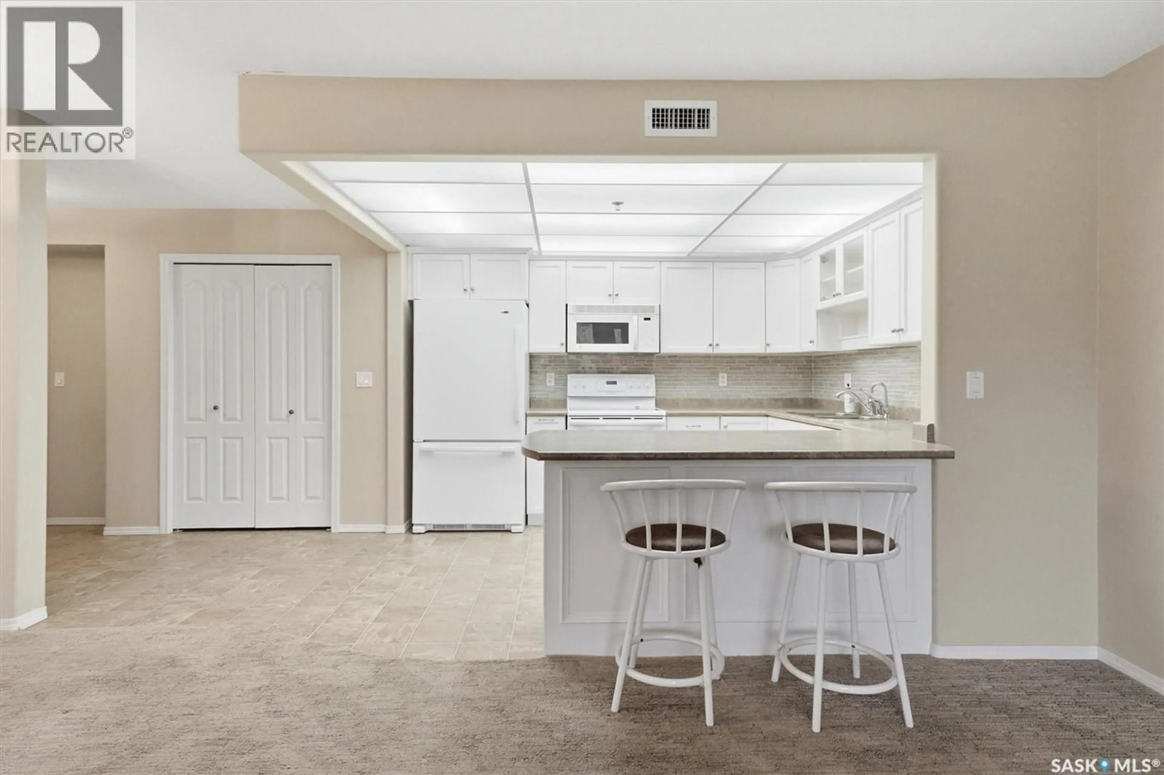 Open concept kitchen, ceramic/tile floor for 304 - 1622A ACADIA DRIVE, Saskatoon Saskatchewan S7H5H7