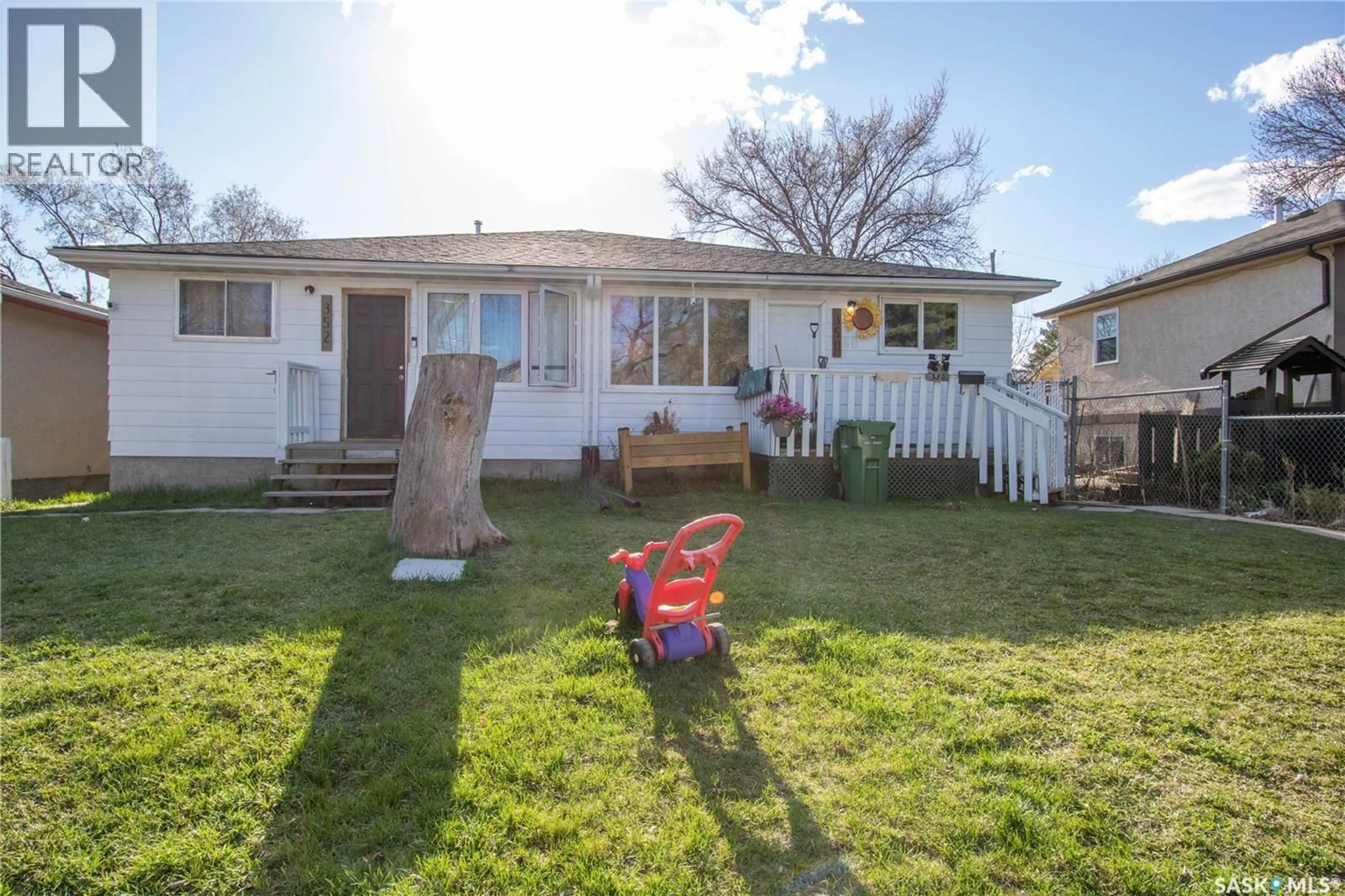 A pic from outside/outdoor area/front of a property/back of a property/a pic from drone, street for 350 & 352 TORONTO STREET, Regina Saskatchewan S4R1M2