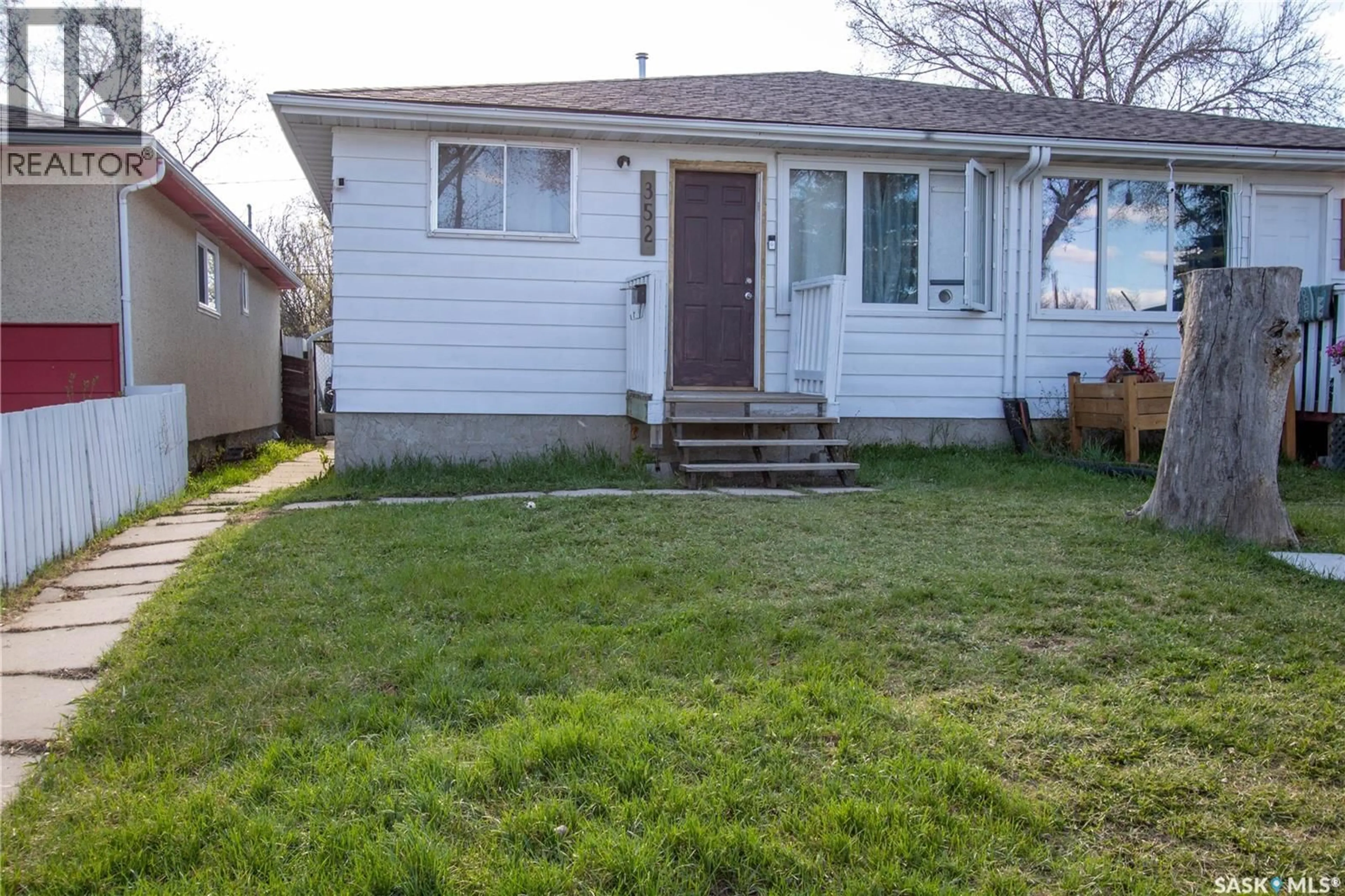 Home with vinyl exterior material, street for 350 & 352 TORONTO STREET, Regina Saskatchewan S4R1M2