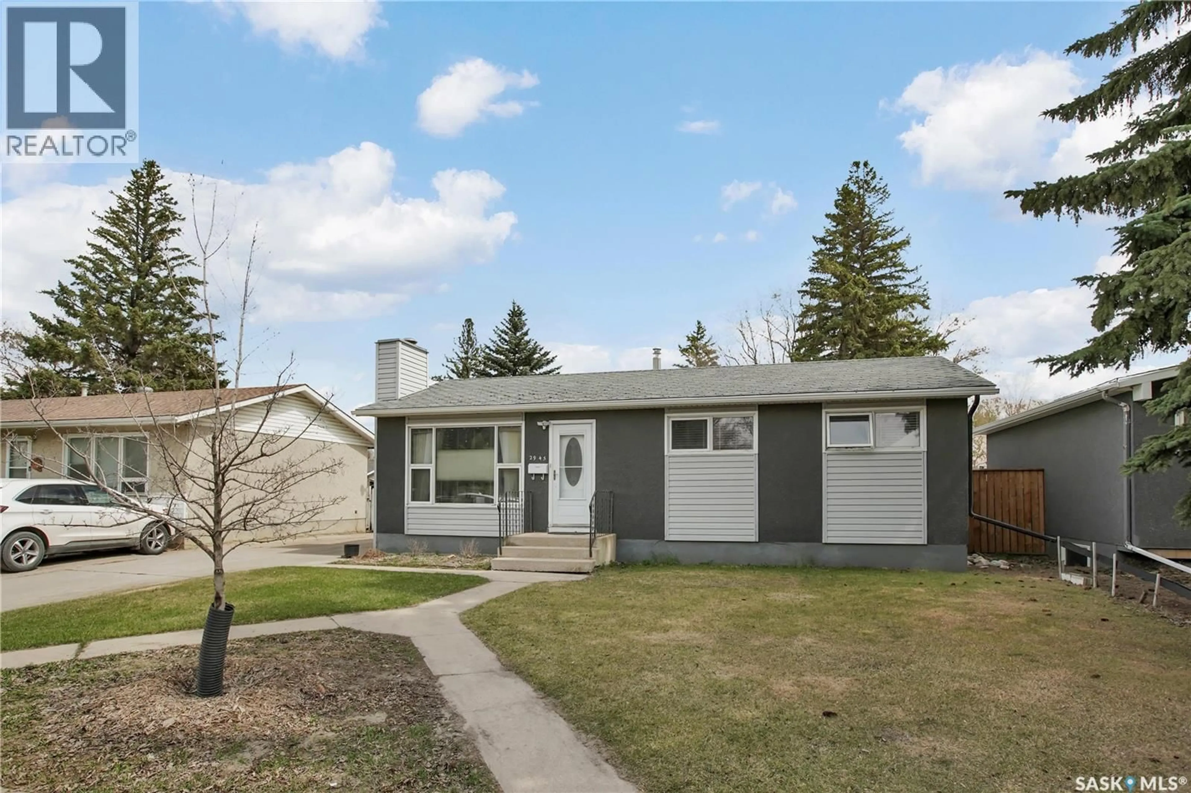 Home with vinyl exterior material, street for 2945 PRESTON AVENUE, Saskatoon Saskatchewan S7J2G8