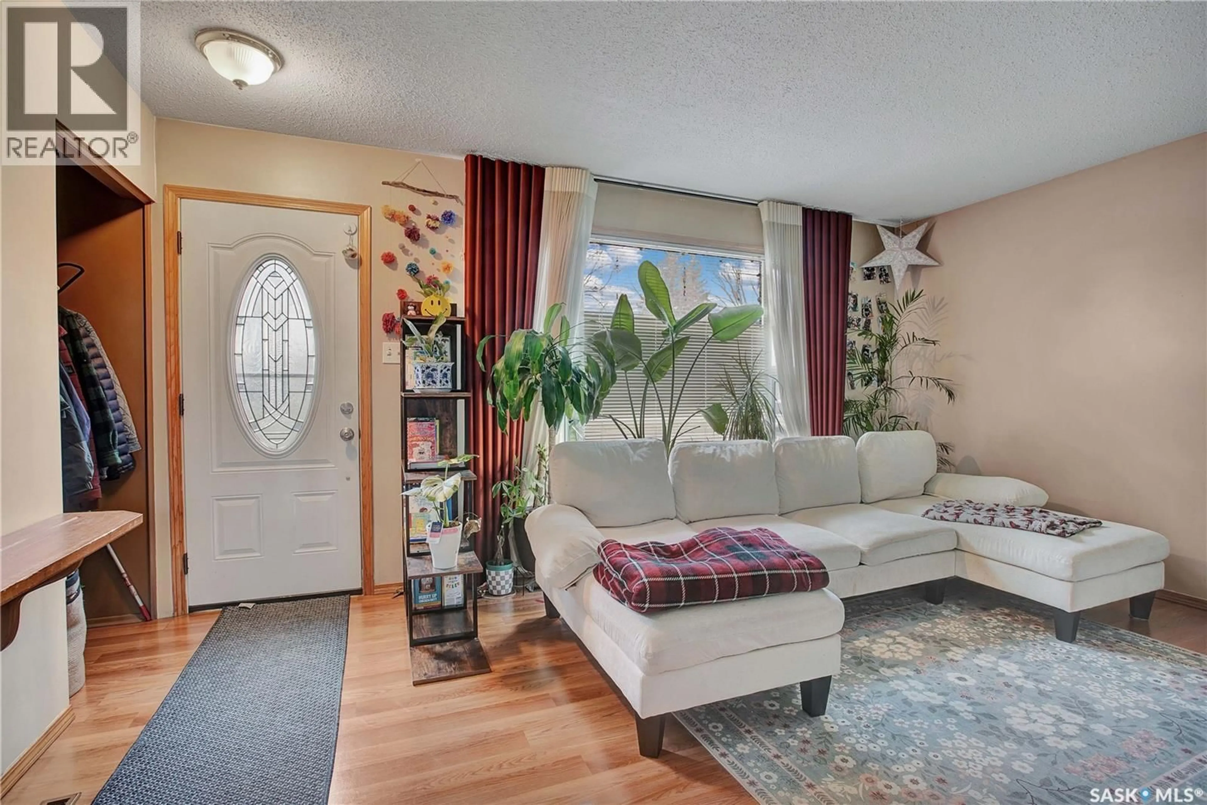 Living room with furniture, unknown for 2945 PRESTON AVENUE, Saskatoon Saskatchewan S7J2G8