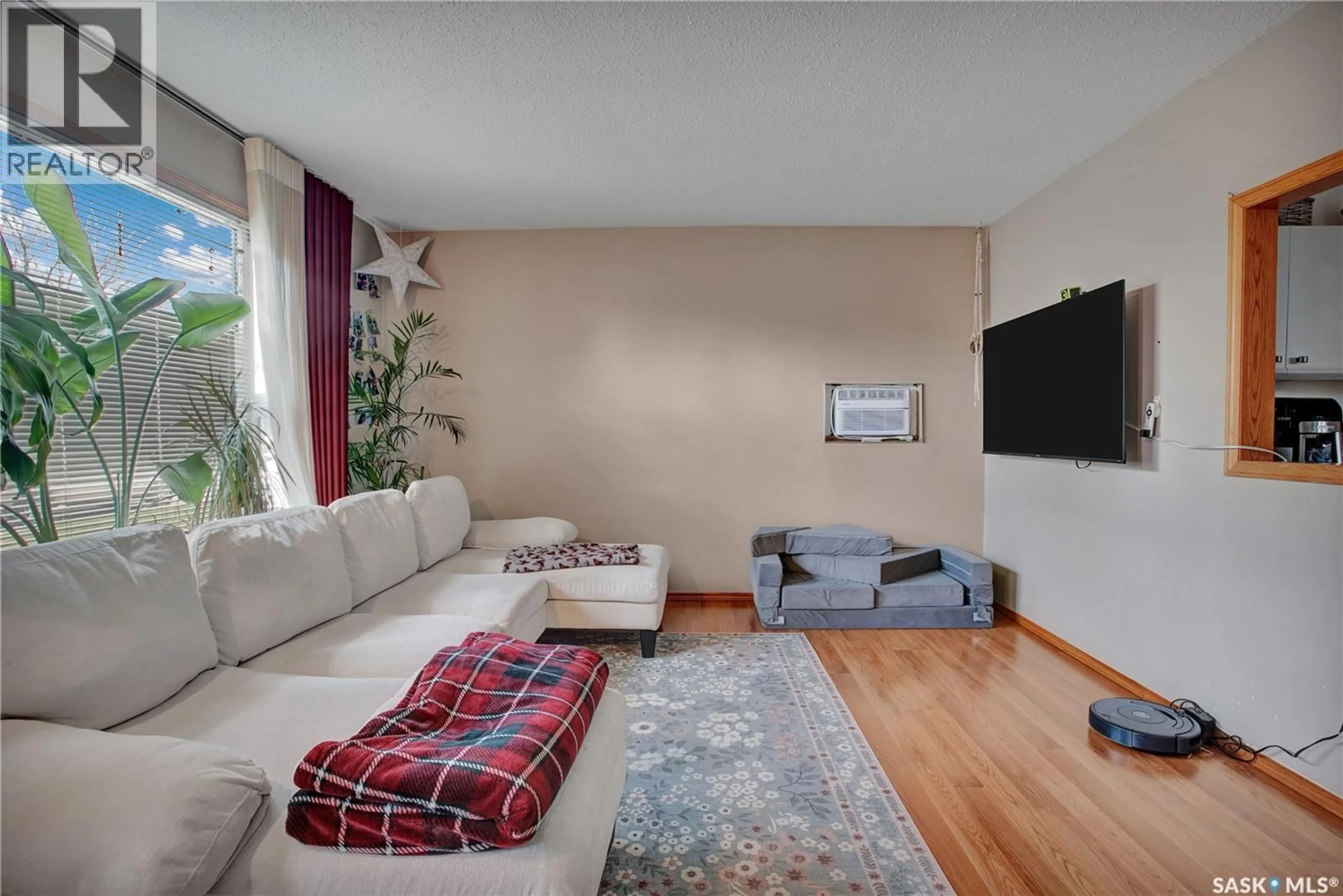 Living room with furniture, unknown for 2945 PRESTON AVENUE, Saskatoon Saskatchewan S7J2G8