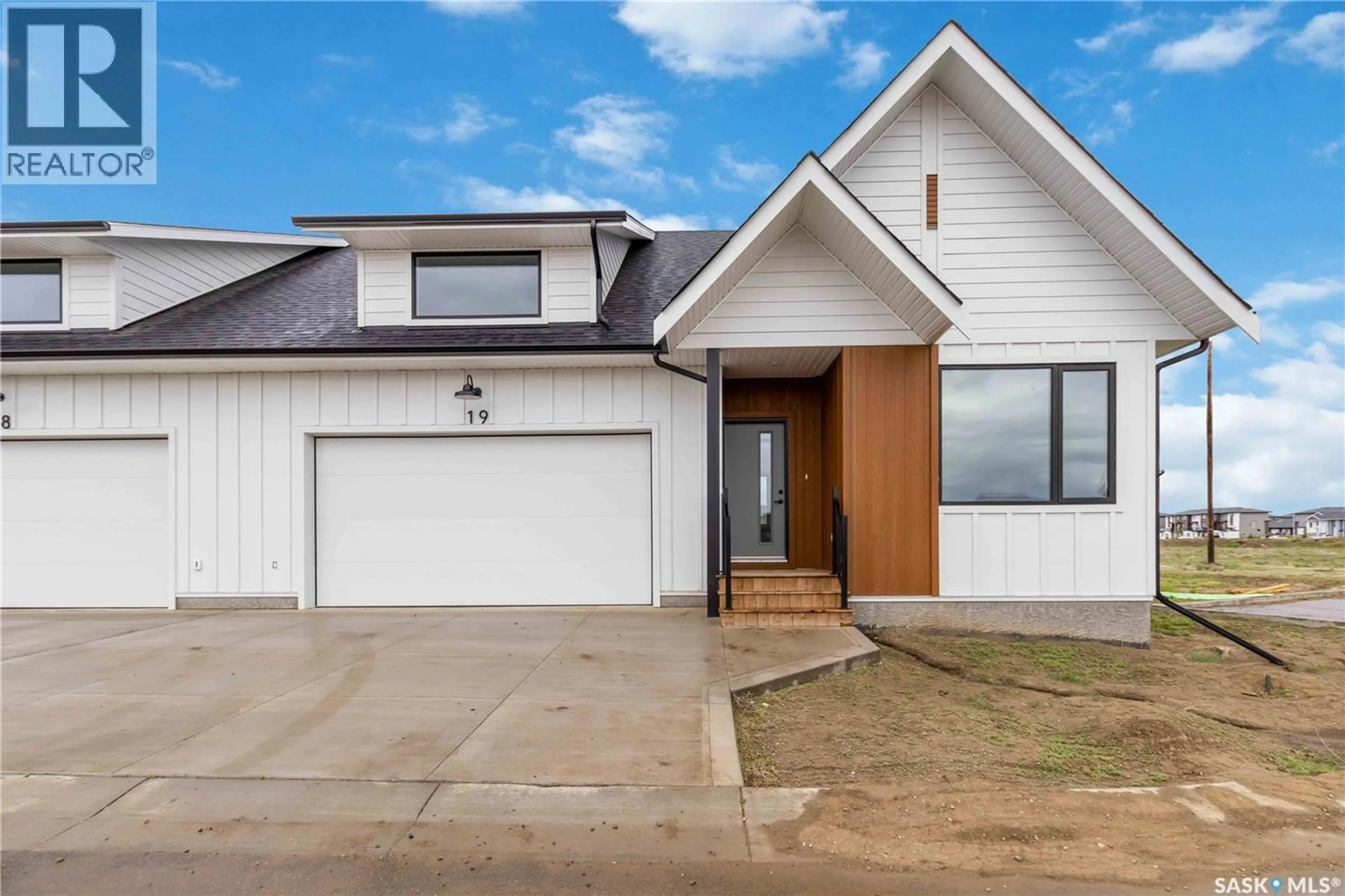 Home with vinyl exterior material, street for 37 105 HATHWAY CRESCENT, Saskatoon Saskatchewan S7V0P5