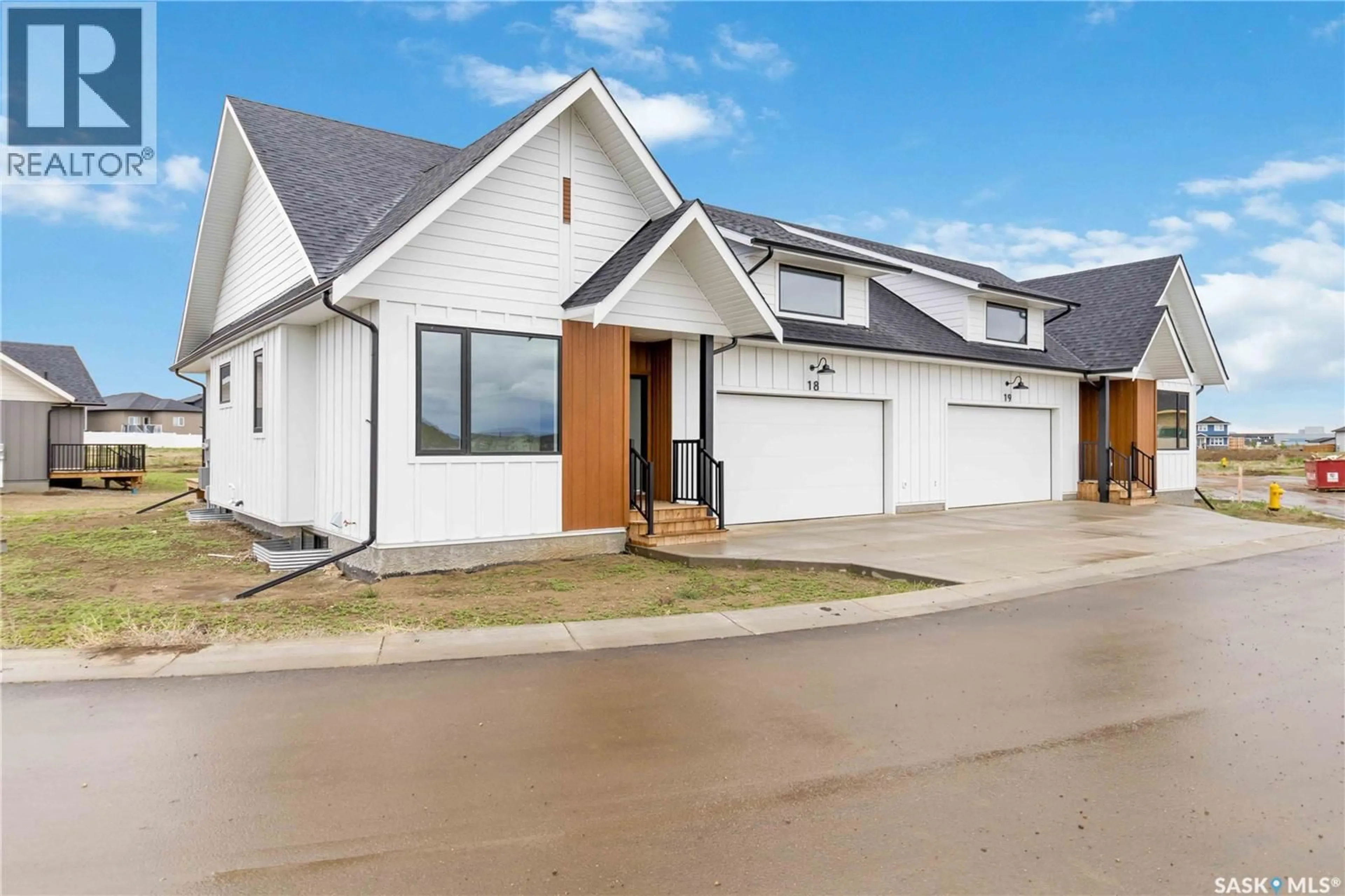 Home with vinyl exterior material, street for 37 105 HATHWAY CRESCENT, Saskatoon Saskatchewan S7V0P5
