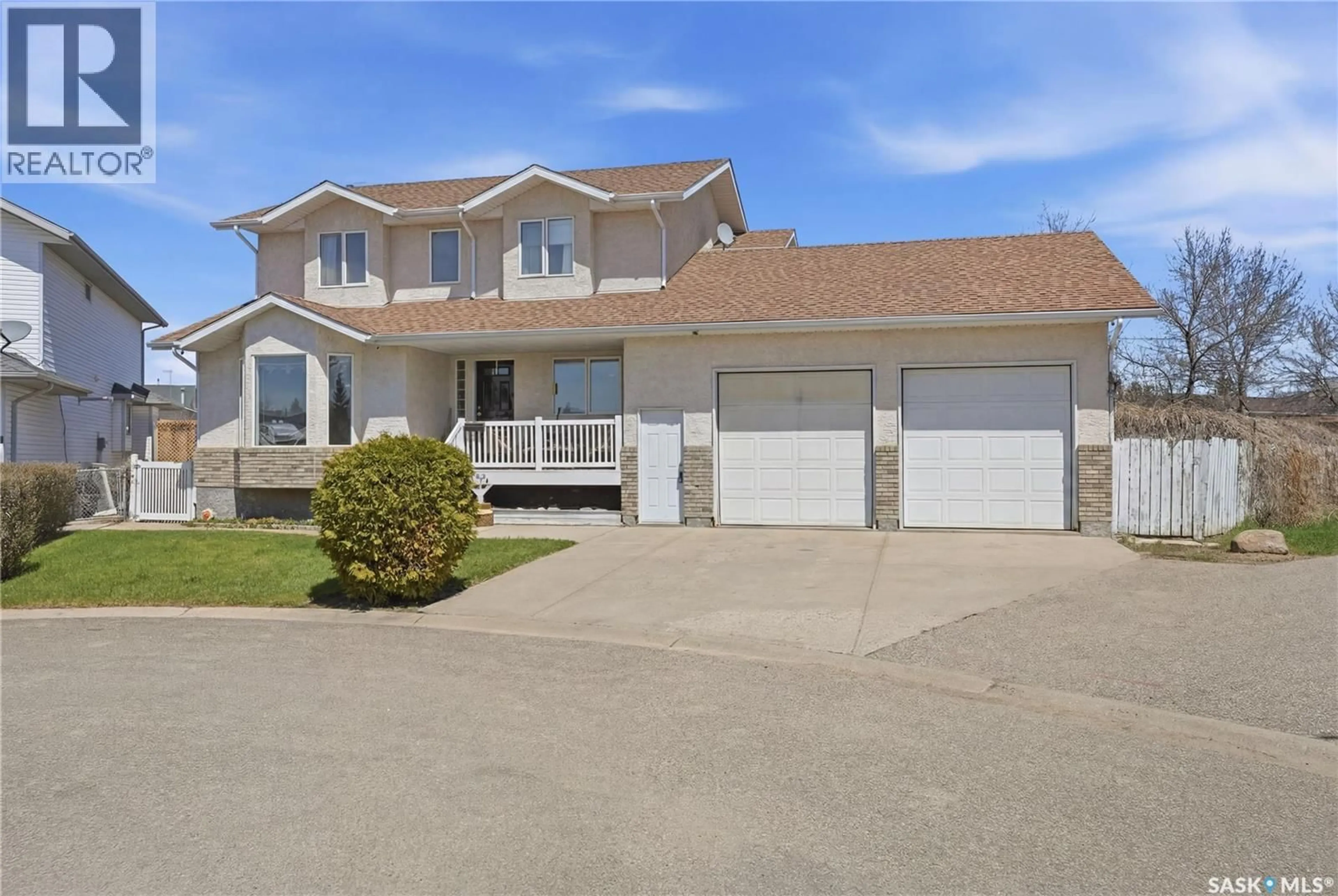 Home with vinyl exterior material, street for 403 WILLOW BAY, Balgonie Saskatchewan S0G0E0