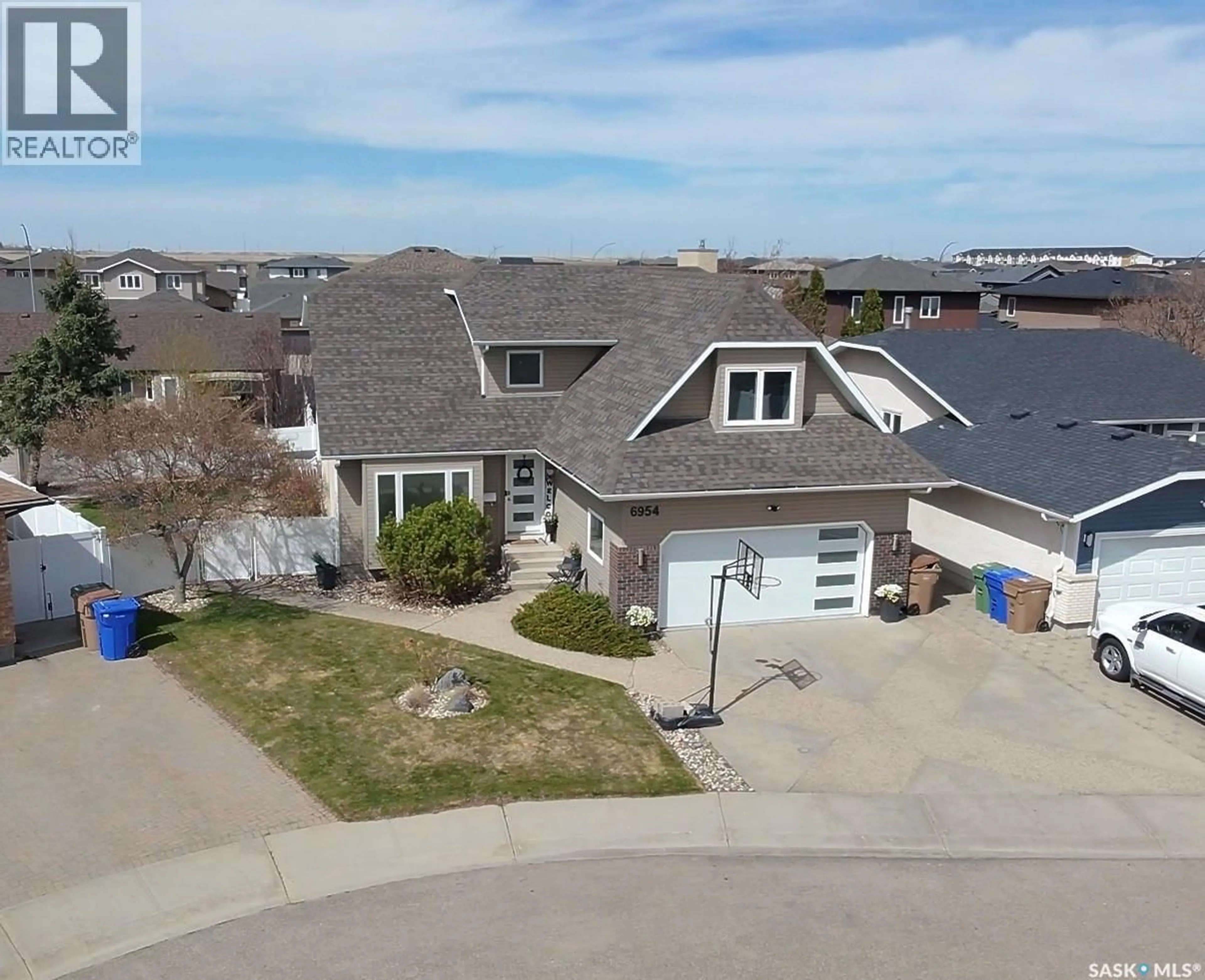 A pic from outside/outdoor area/front of a property/back of a property/a pic from drone, street for 6954 MAPLE BROOK CRESCENT, Regina Saskatchewan S4X4J2
