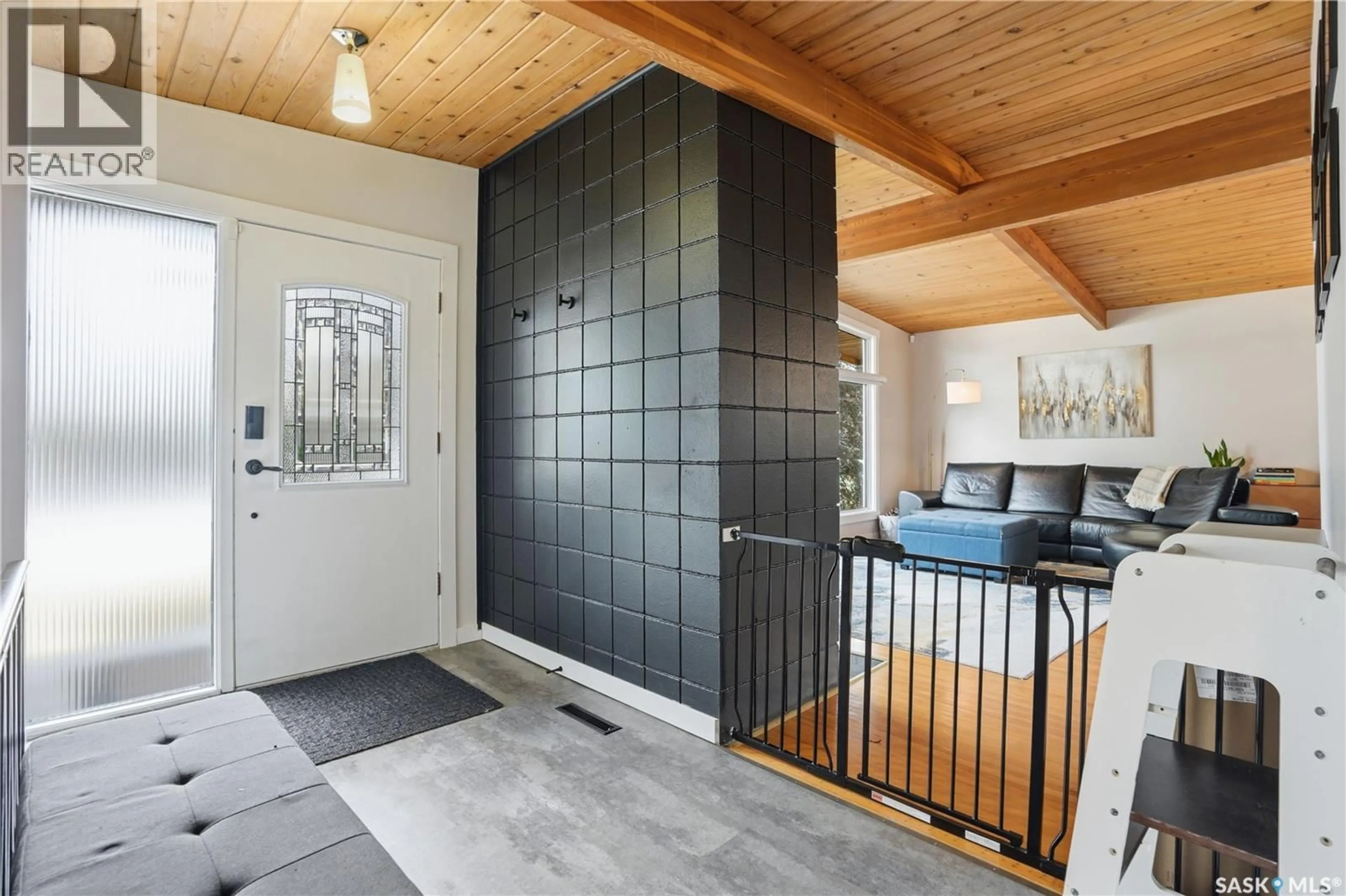 Indoor entryway for 89 PHILLIPS CRESCENT, Saskatoon Saskatchewan S7H3M9
