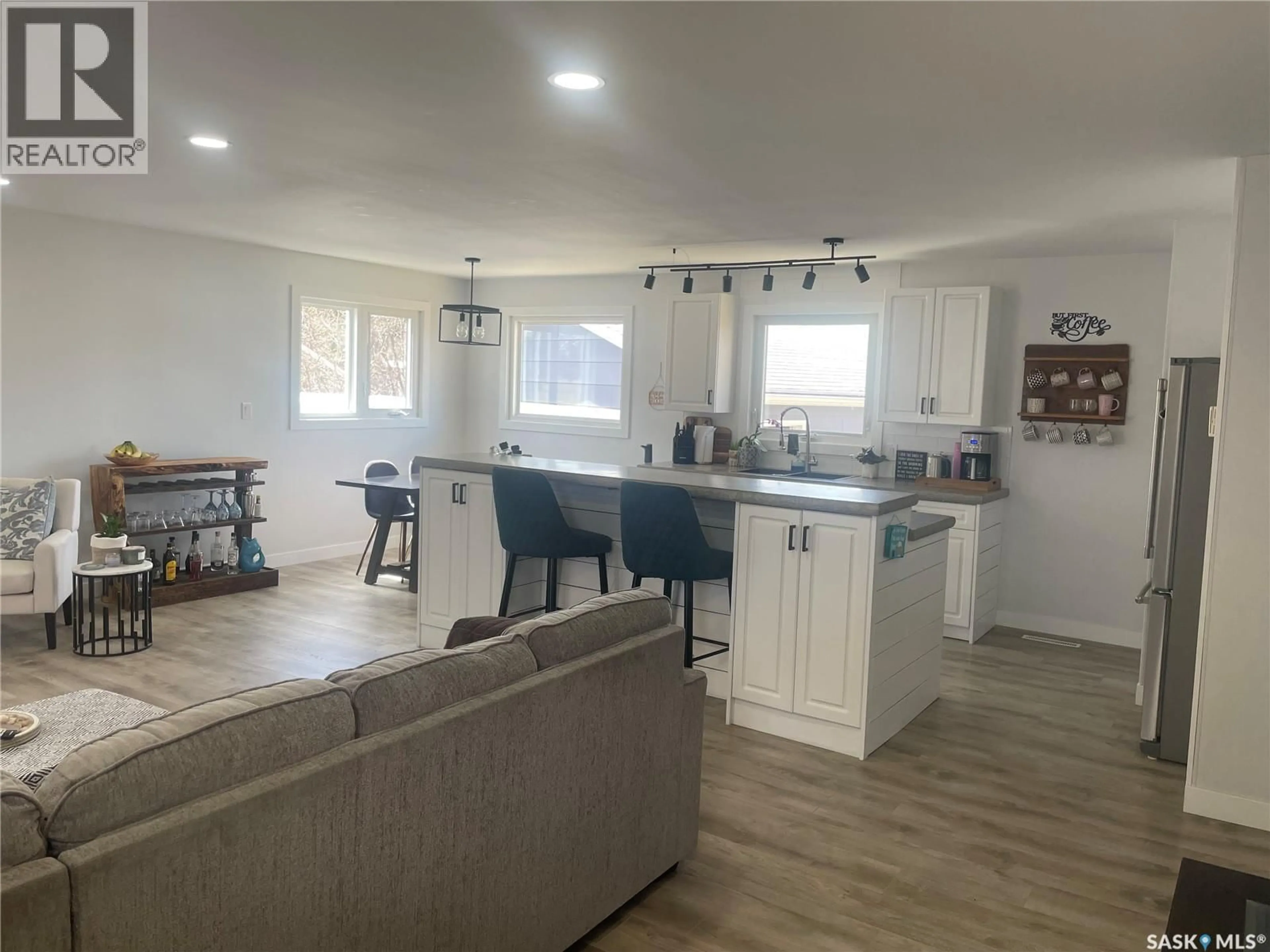 Open concept kitchen, unknown for 525 6TH STREET, Wadena Saskatchewan S0A4J0
