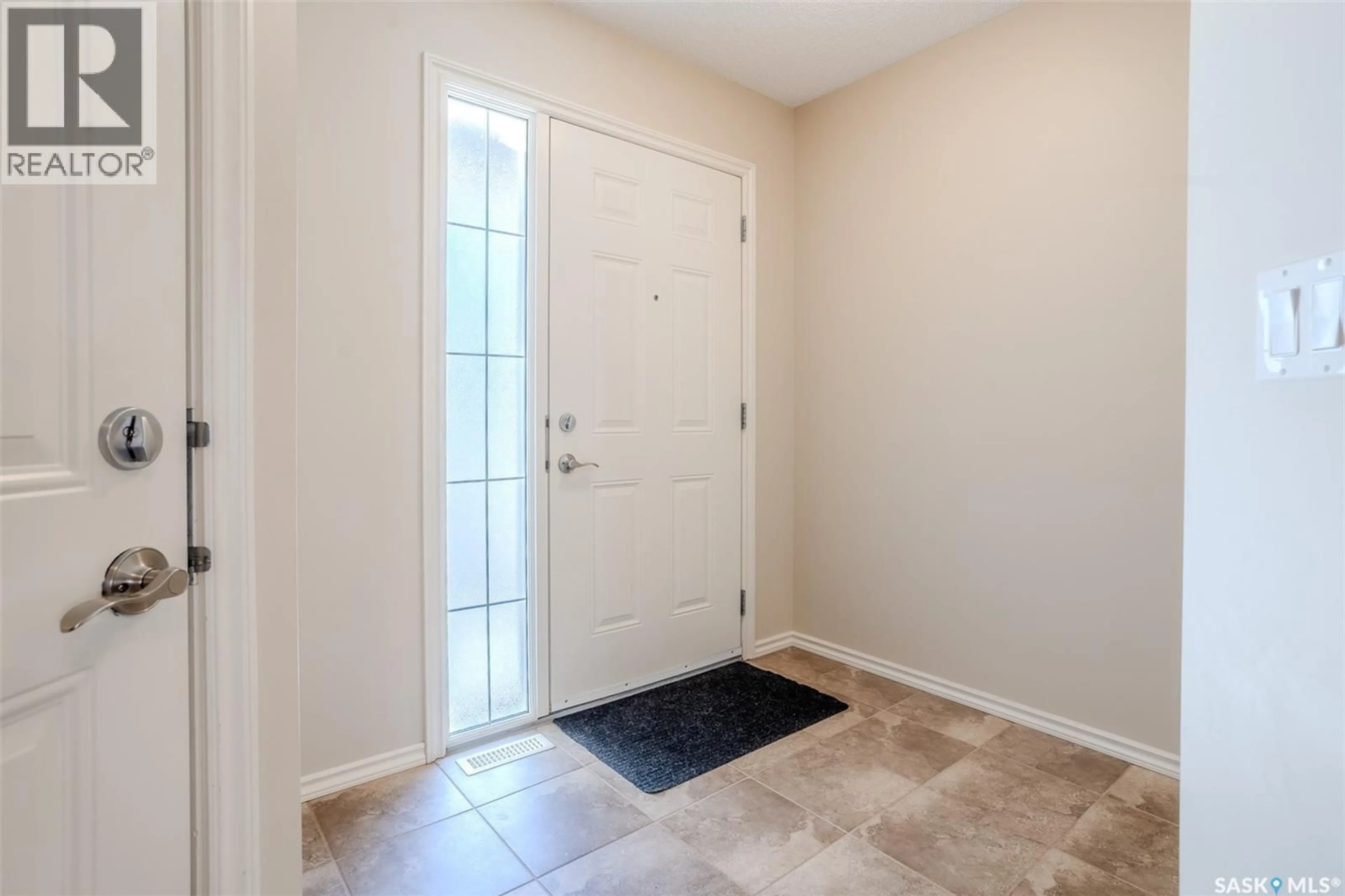Indoor entryway for 105 - 306 LYND CRESCENT, Saskatoon Saskatchewan S7T0C3
