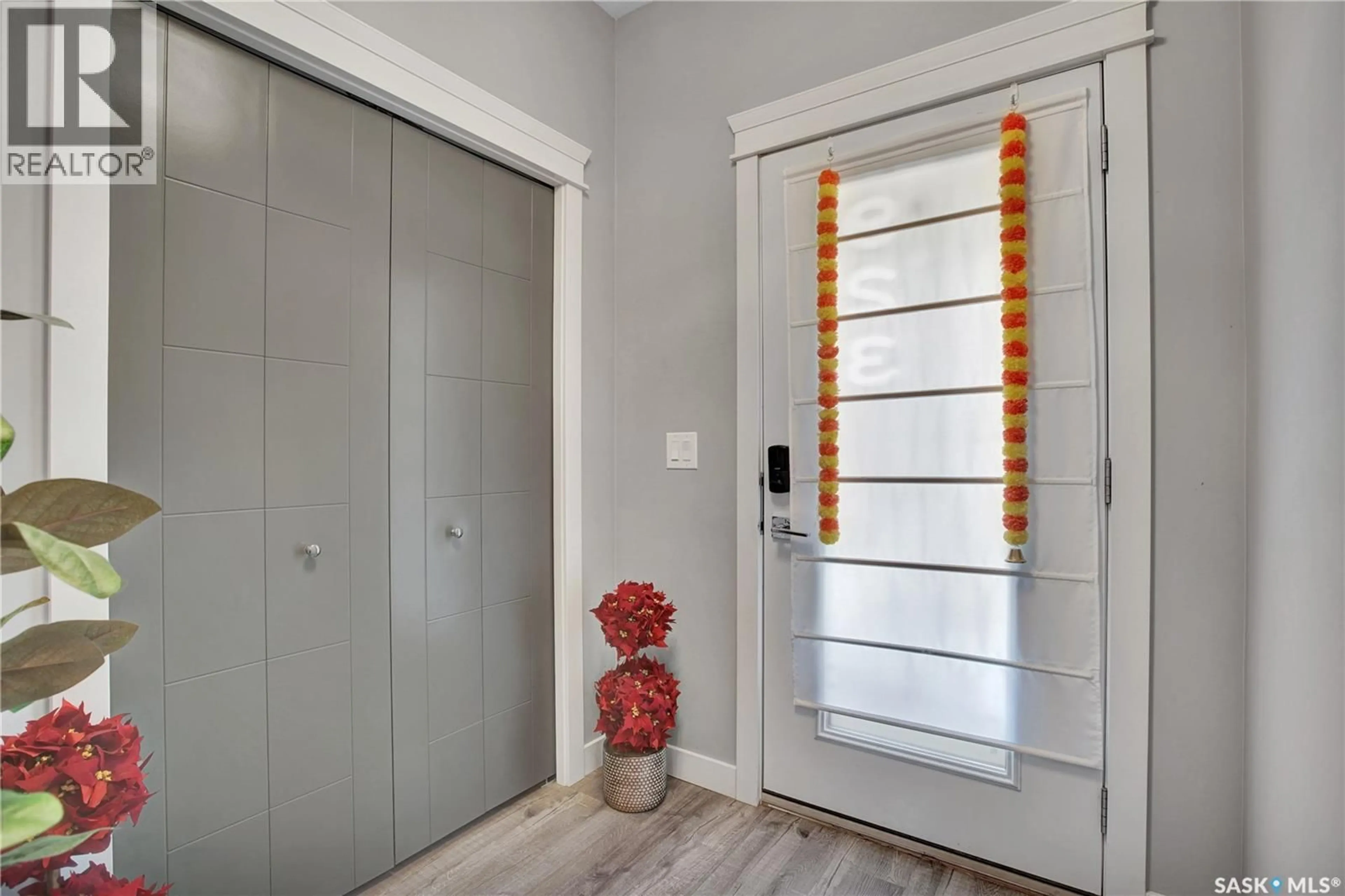 Indoor entryway for 923 KLOPPENBURG CRESCENT, Saskatoon Saskatchewan S7W0P2