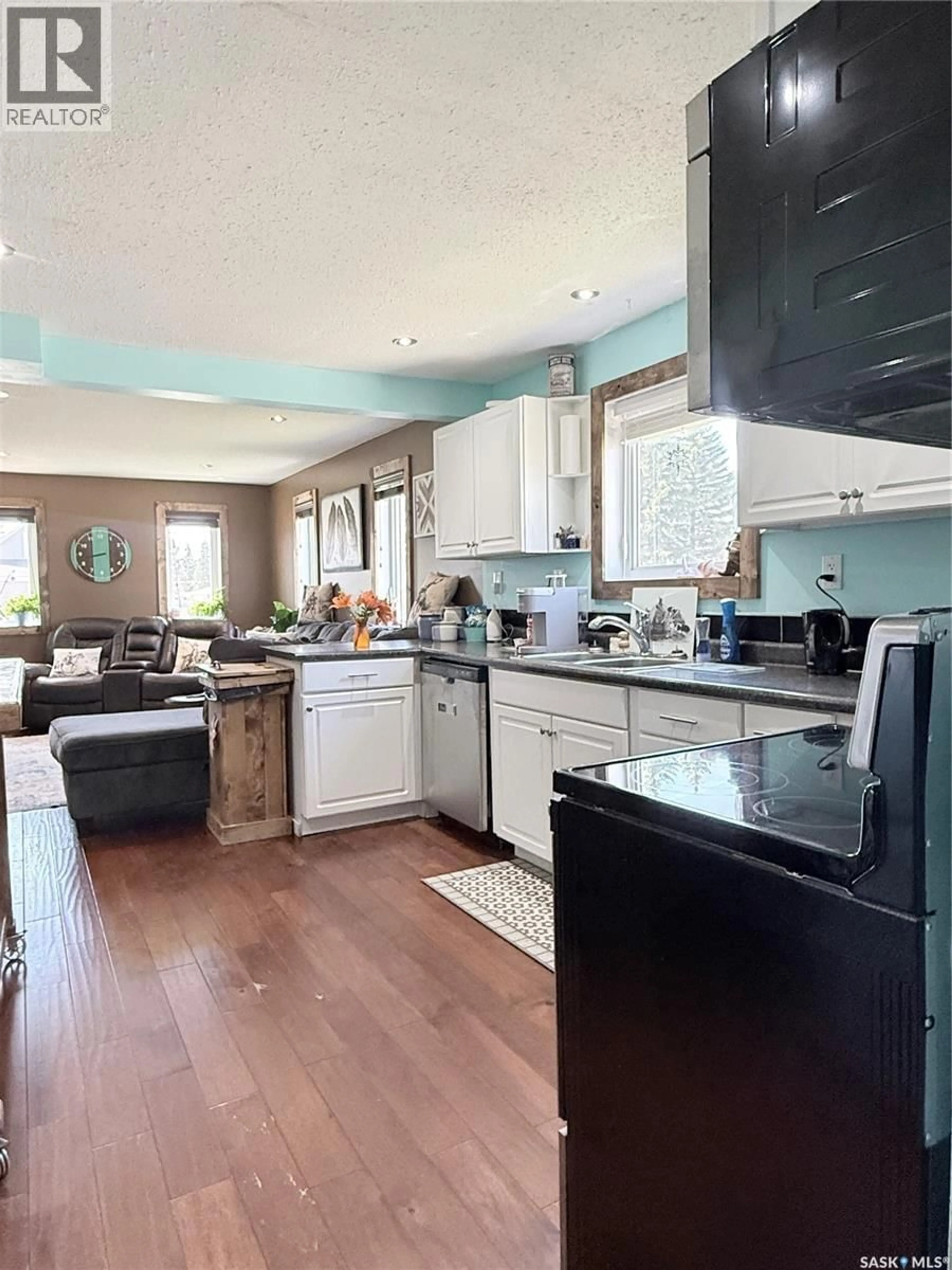 Open concept kitchen, unknown for 374 8TH AVENUE, Melville Saskatchewan S0A2P0