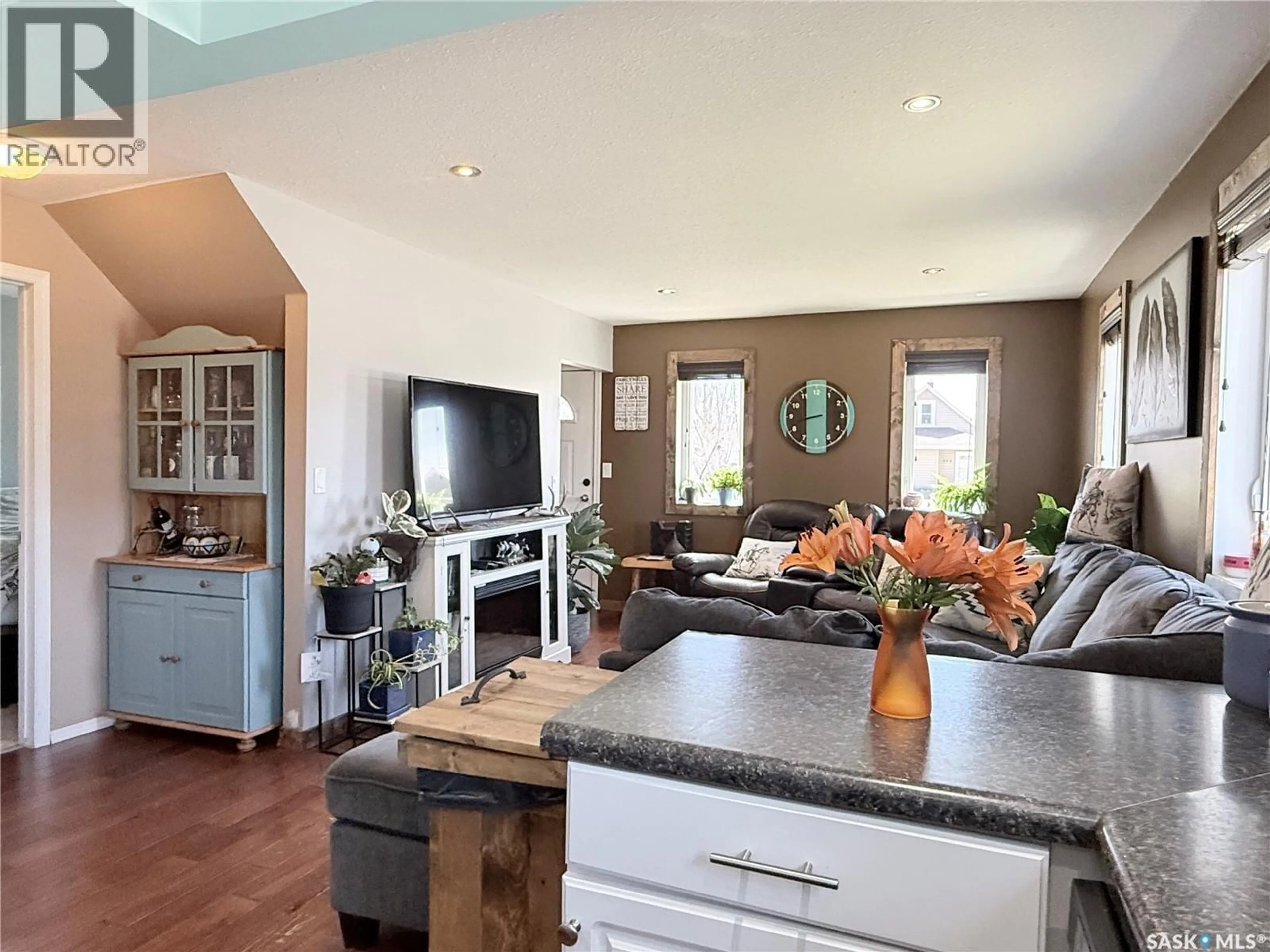Unknown for 374 8TH AVENUE, Melville Saskatchewan S0A2P0