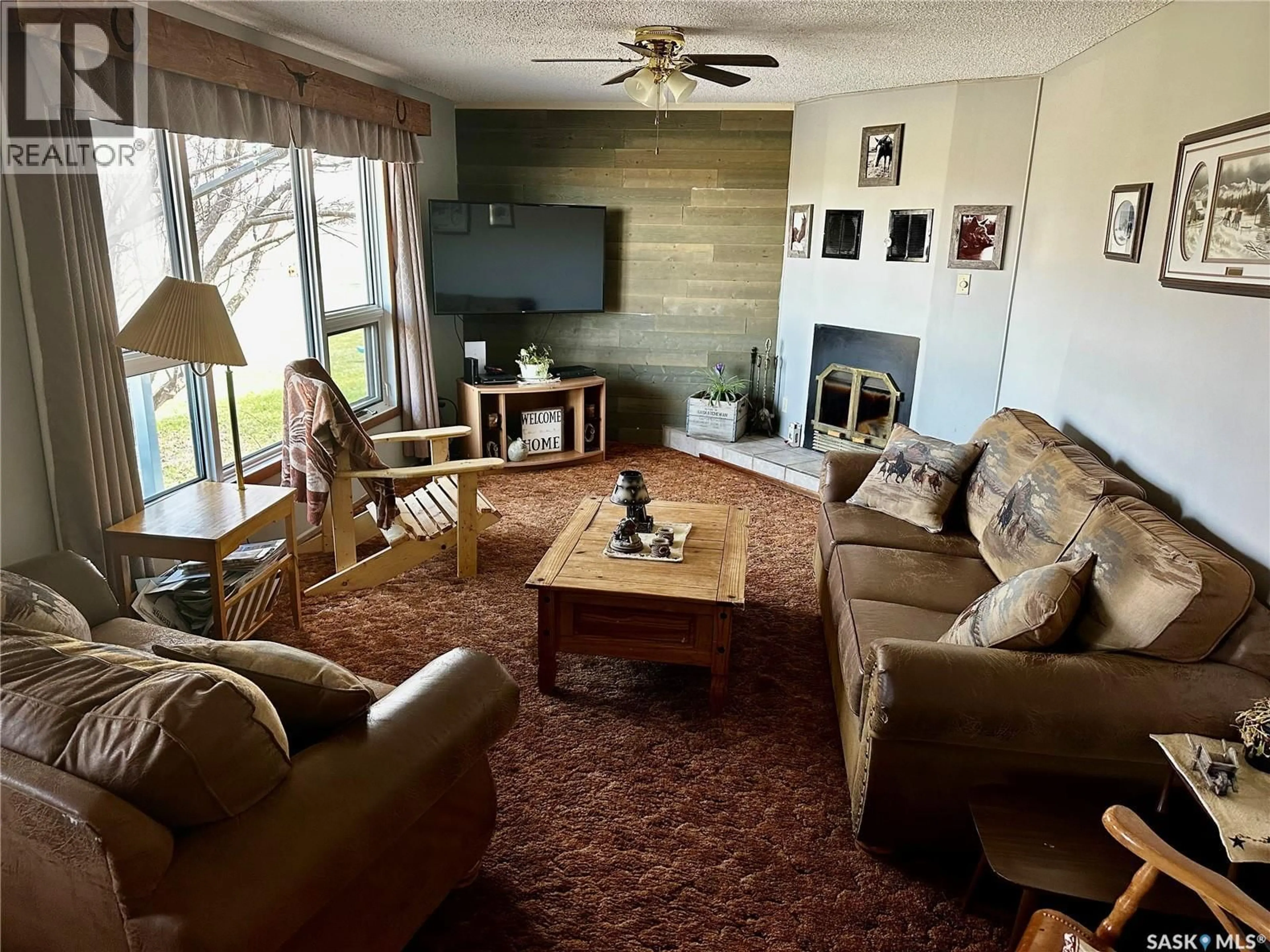 Living room with furniture, wood/laminate floor for 18.7 ACRES SOUTH OF QUAPPELLE, South Qu'Appelle Rm No. 157 Saskatchewan S0G0B7