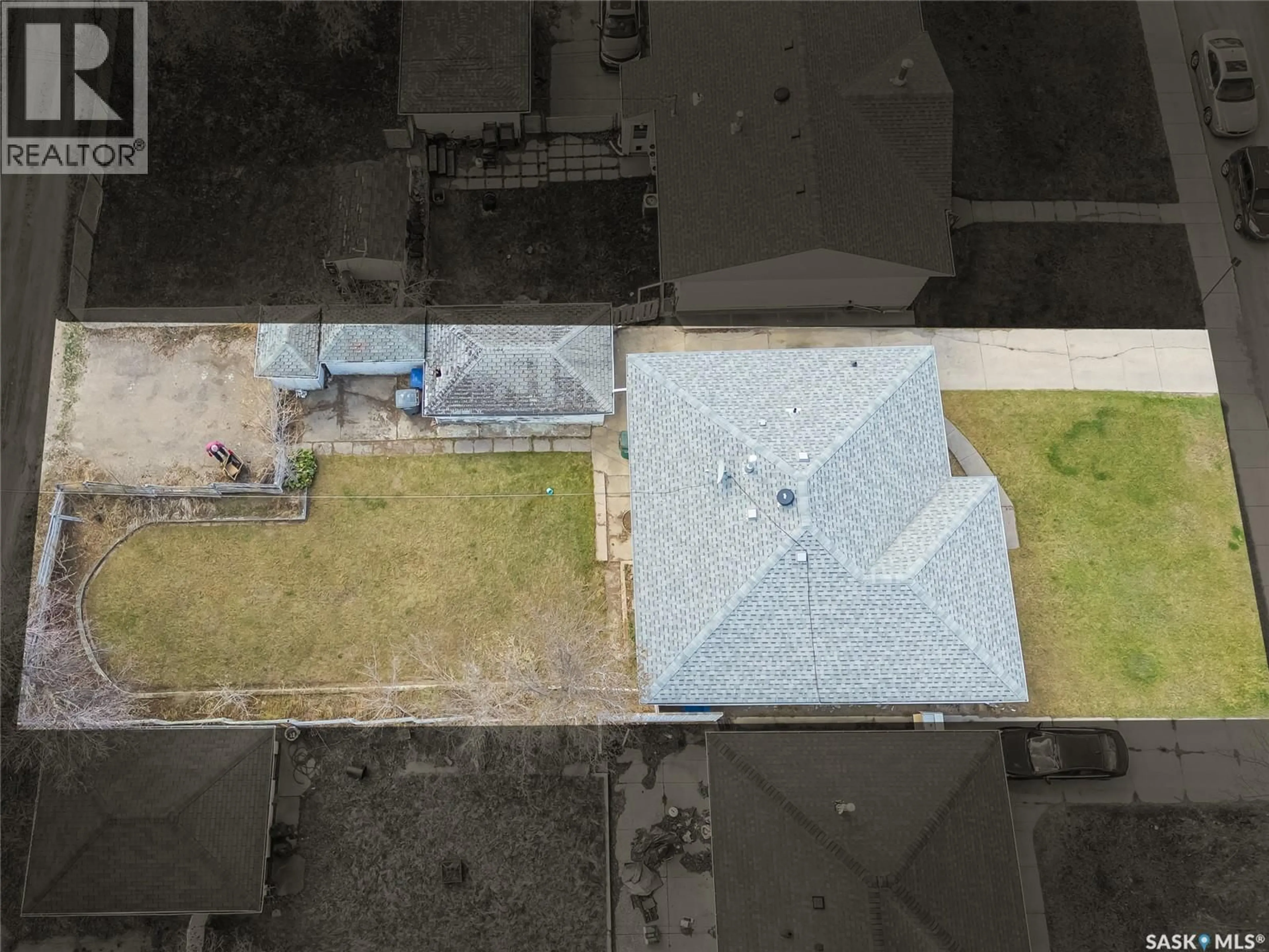 A pic from outside/outdoor area/front of a property/back of a property/a pic from drone, building for 1406 12TH STREET, Saskatoon Saskatchewan S7H0E8