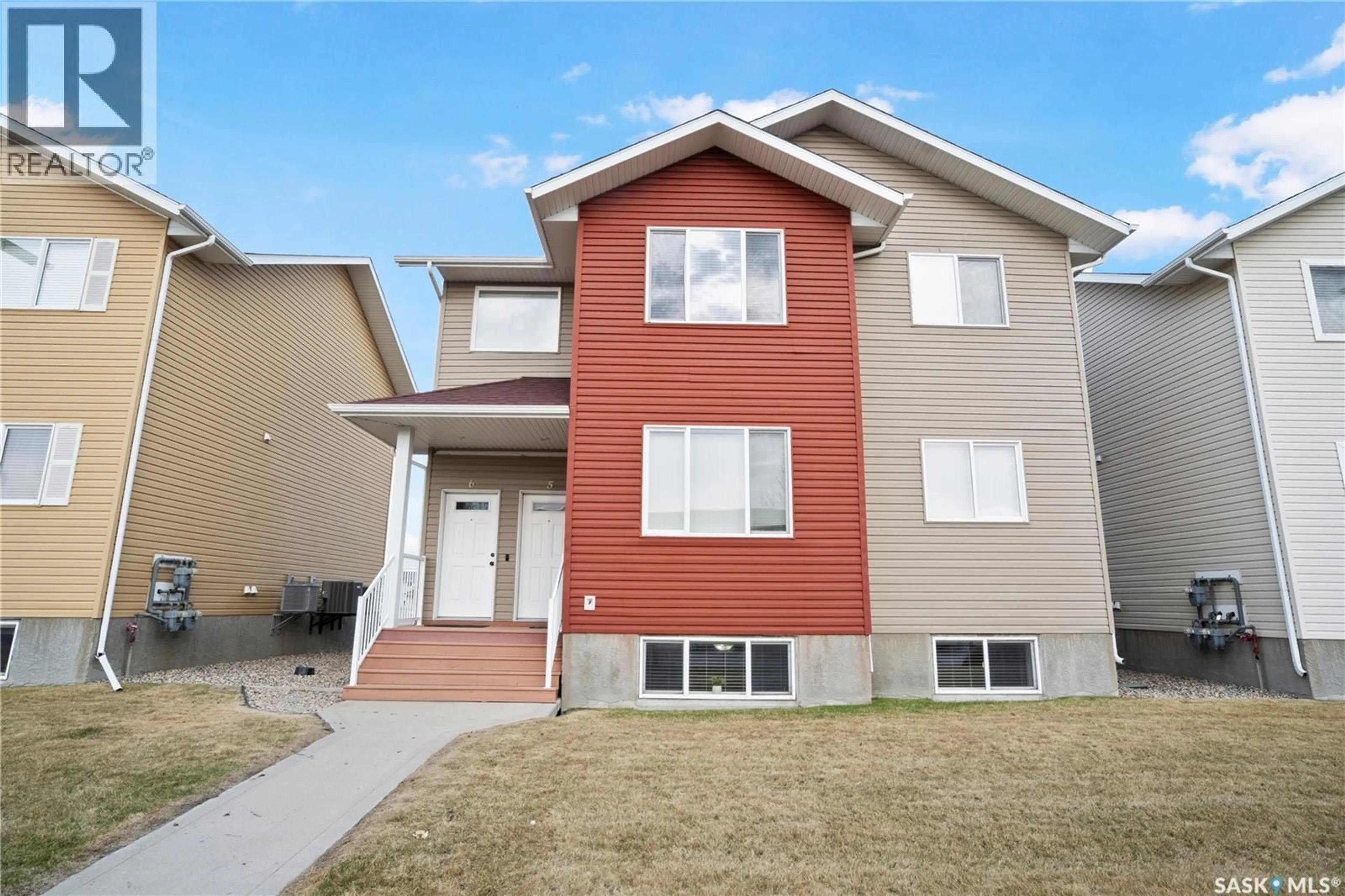 Home with vinyl exterior material, street for 5004 - 6 JAMES HILL ROAD, Regina Saskatchewan S4W0E8