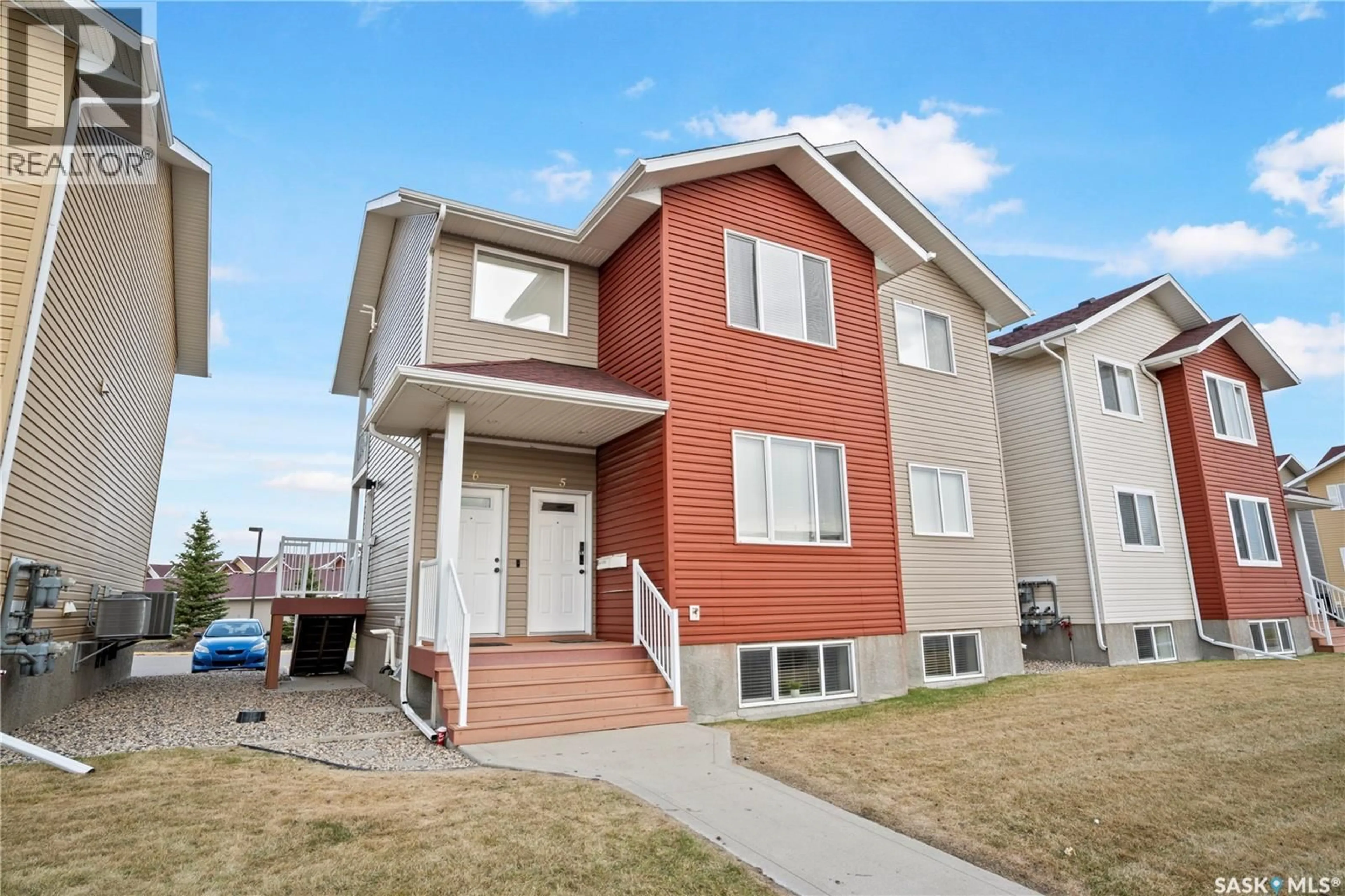 Home with vinyl exterior material, street for 5004 - 6 JAMES HILL ROAD, Regina Saskatchewan S4W0E8
