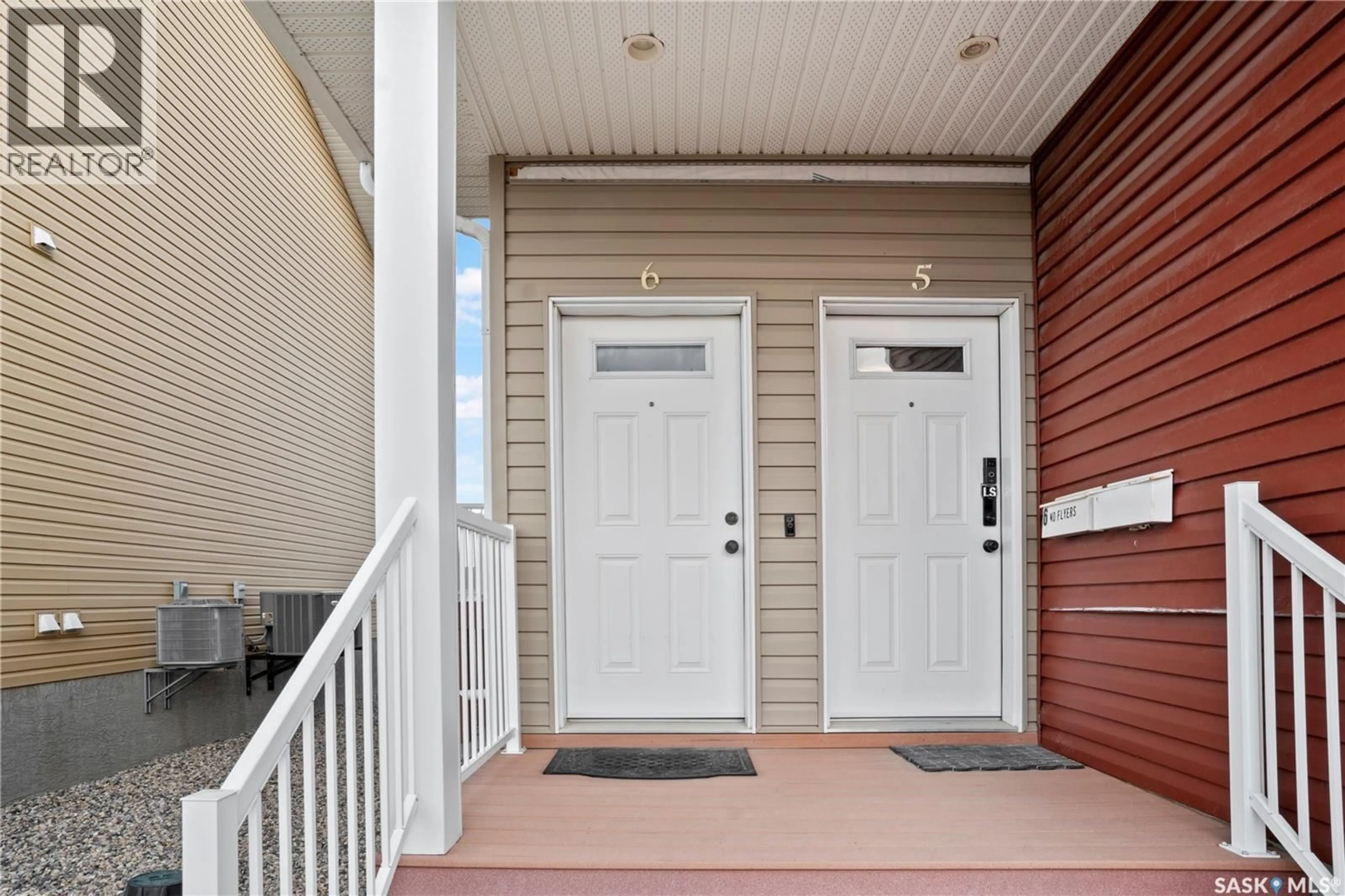 Indoor entryway for 5004 - 6 JAMES HILL ROAD, Regina Saskatchewan S4W0E8
