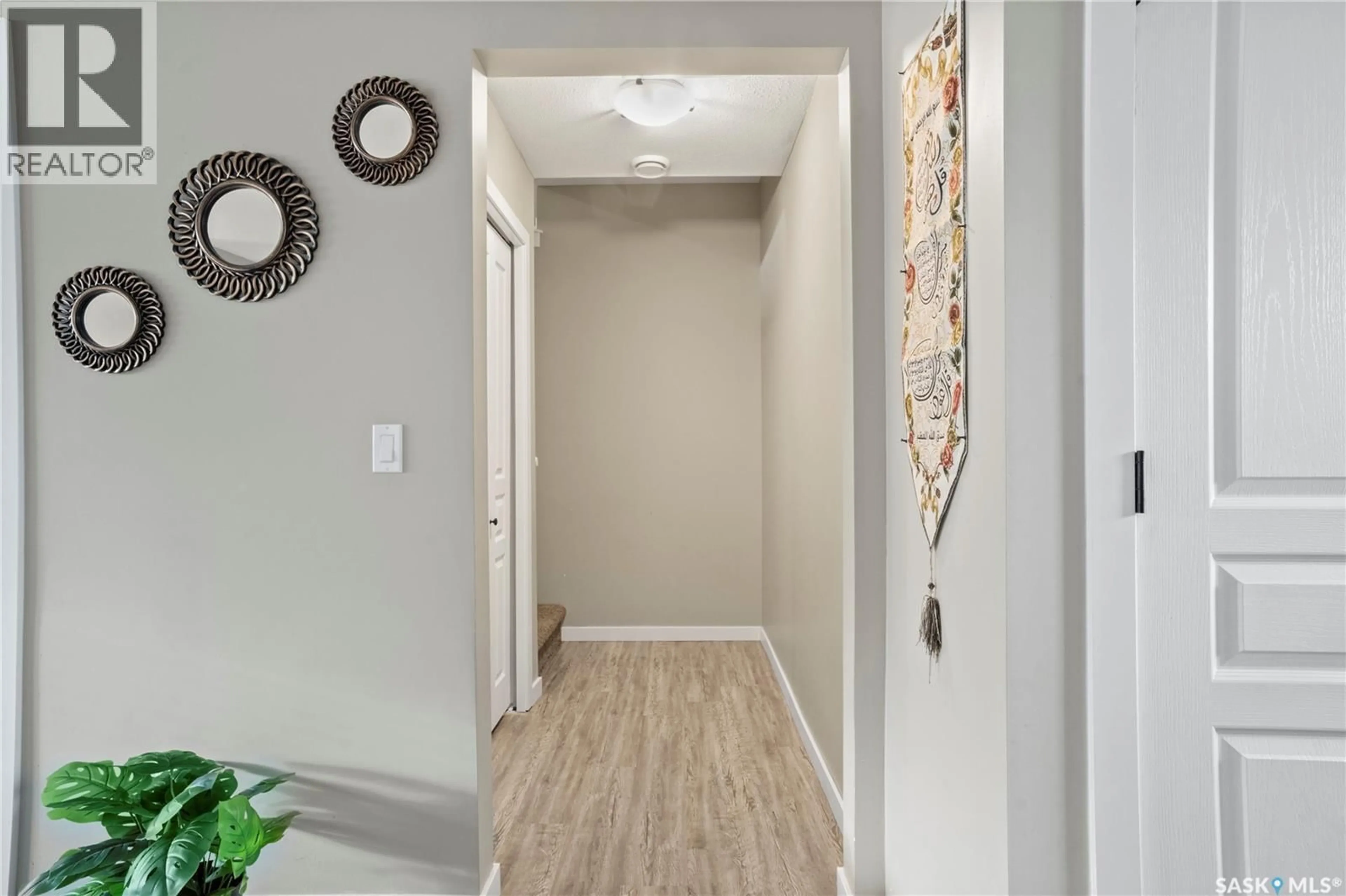 Indoor entryway for 5004 - 6 JAMES HILL ROAD, Regina Saskatchewan S4W0E8