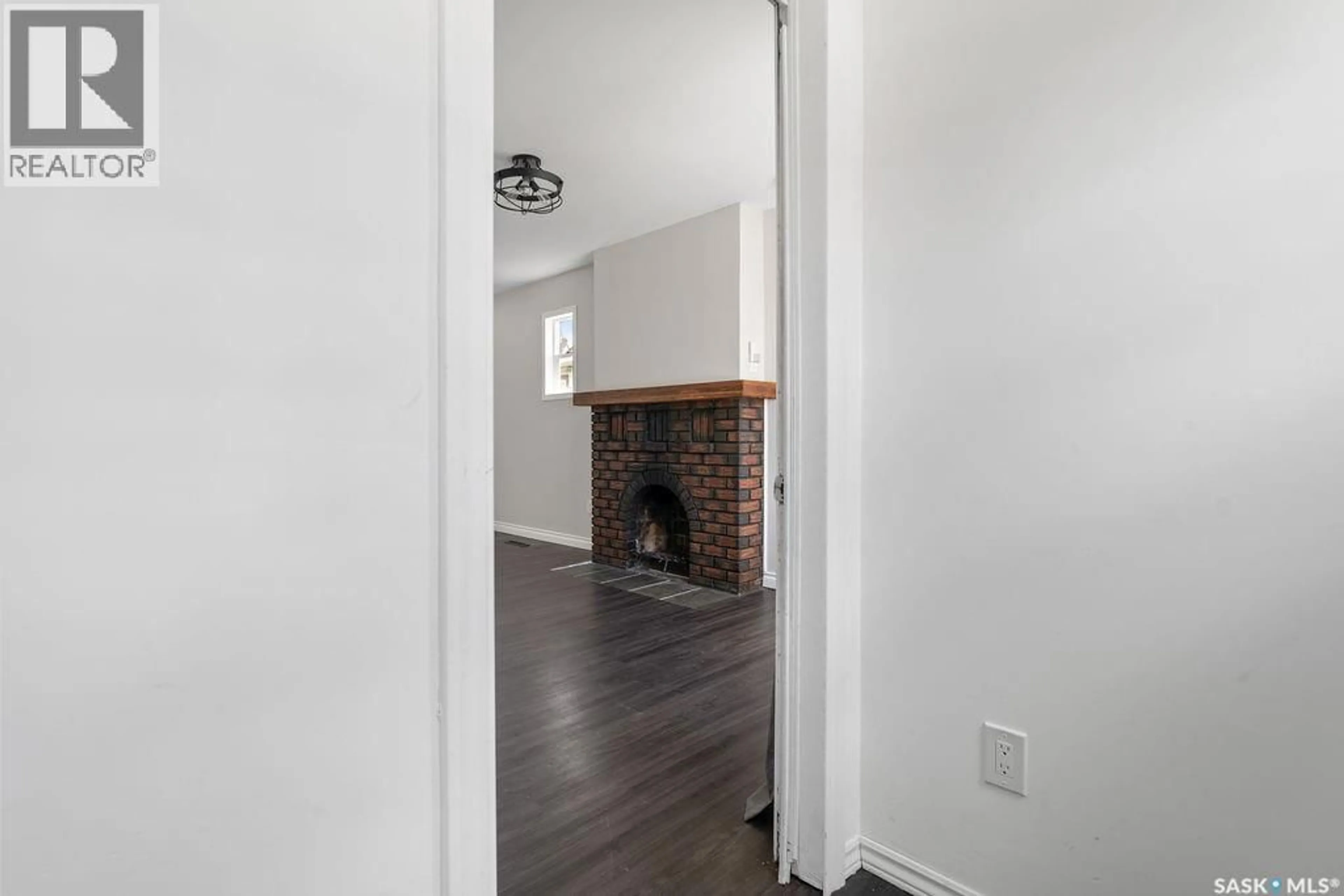 Indoor entryway for 1171 MONTAGUE STREET, Regina Saskatchewan S4T3H8