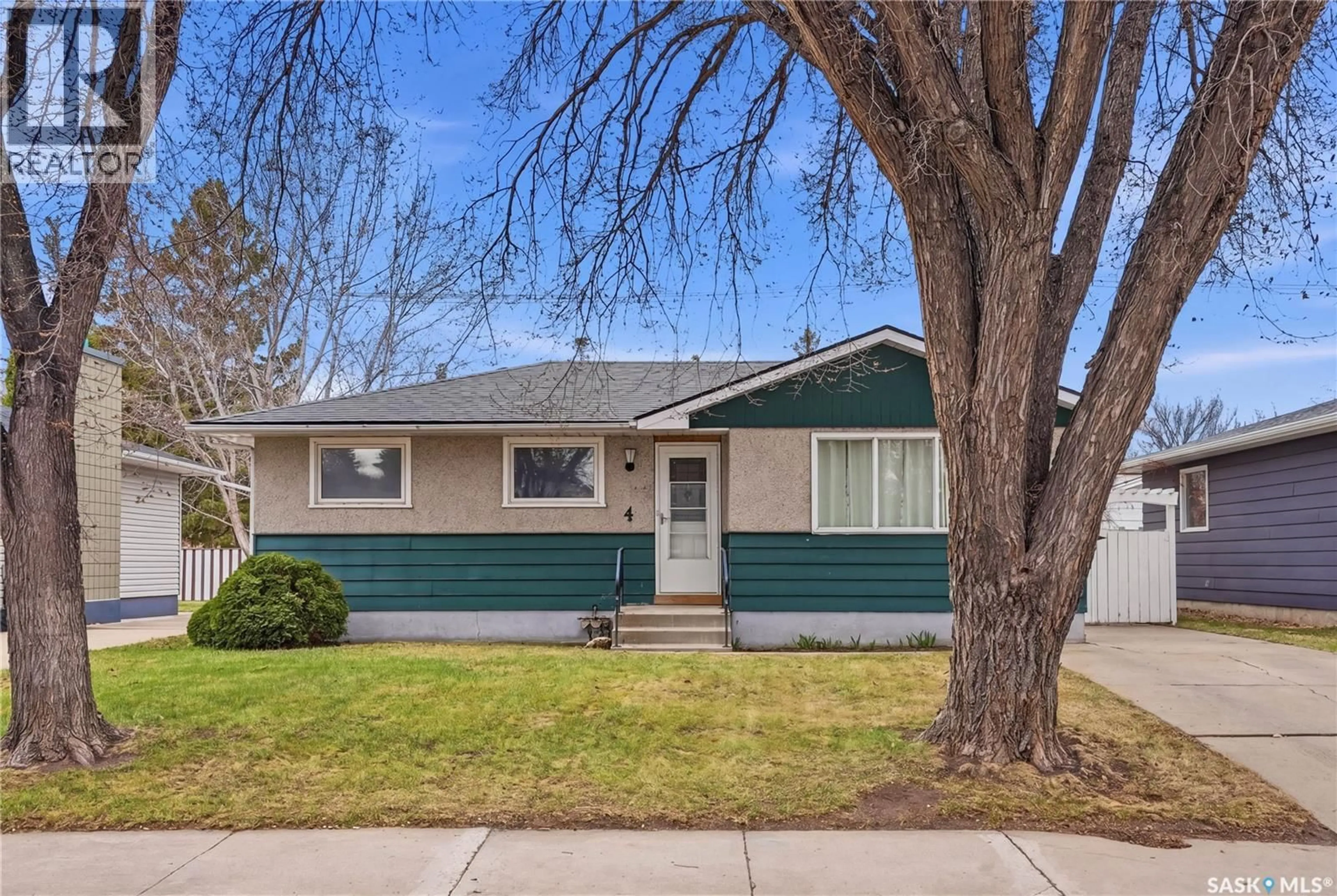 Unknown for 4 DUNNING CRESCENT, Saskatoon Saskatchewan S7J2S5