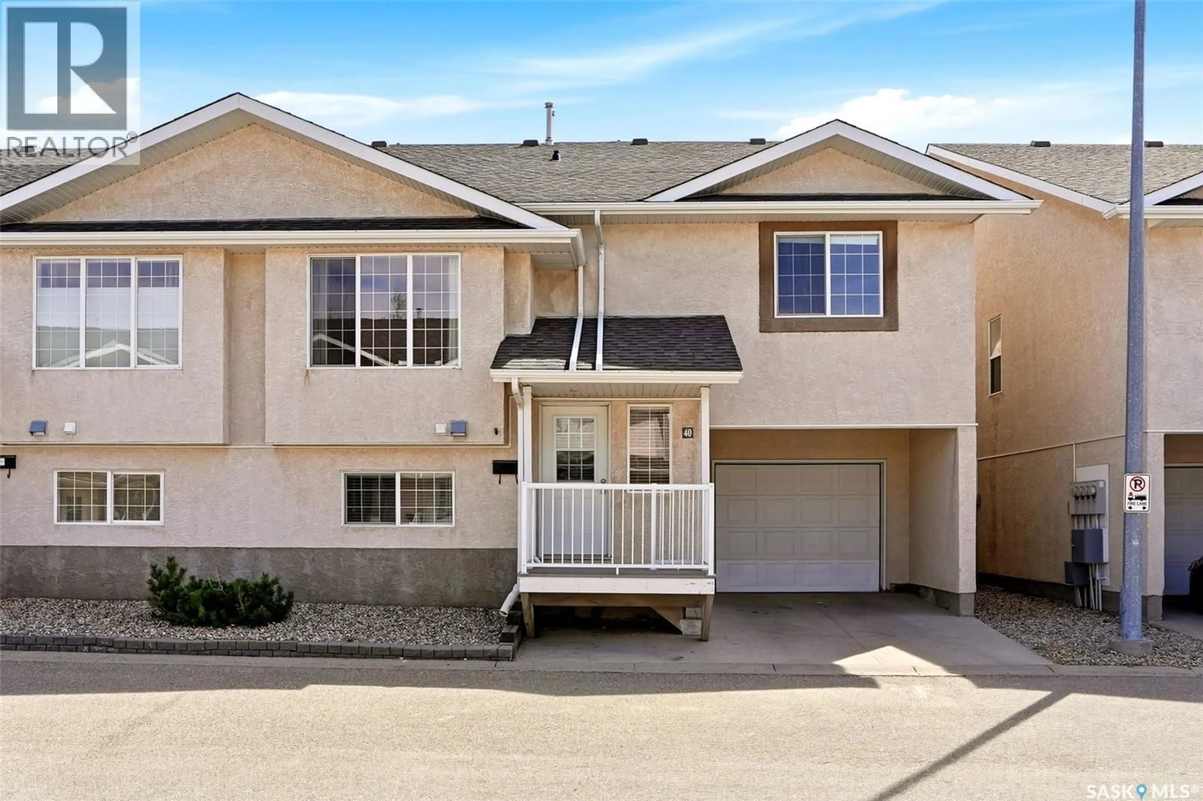 Home with vinyl exterior material, street for 40 - 2751 WINDSOR PARK ROAD, Regina Saskatchewan S4V1H1