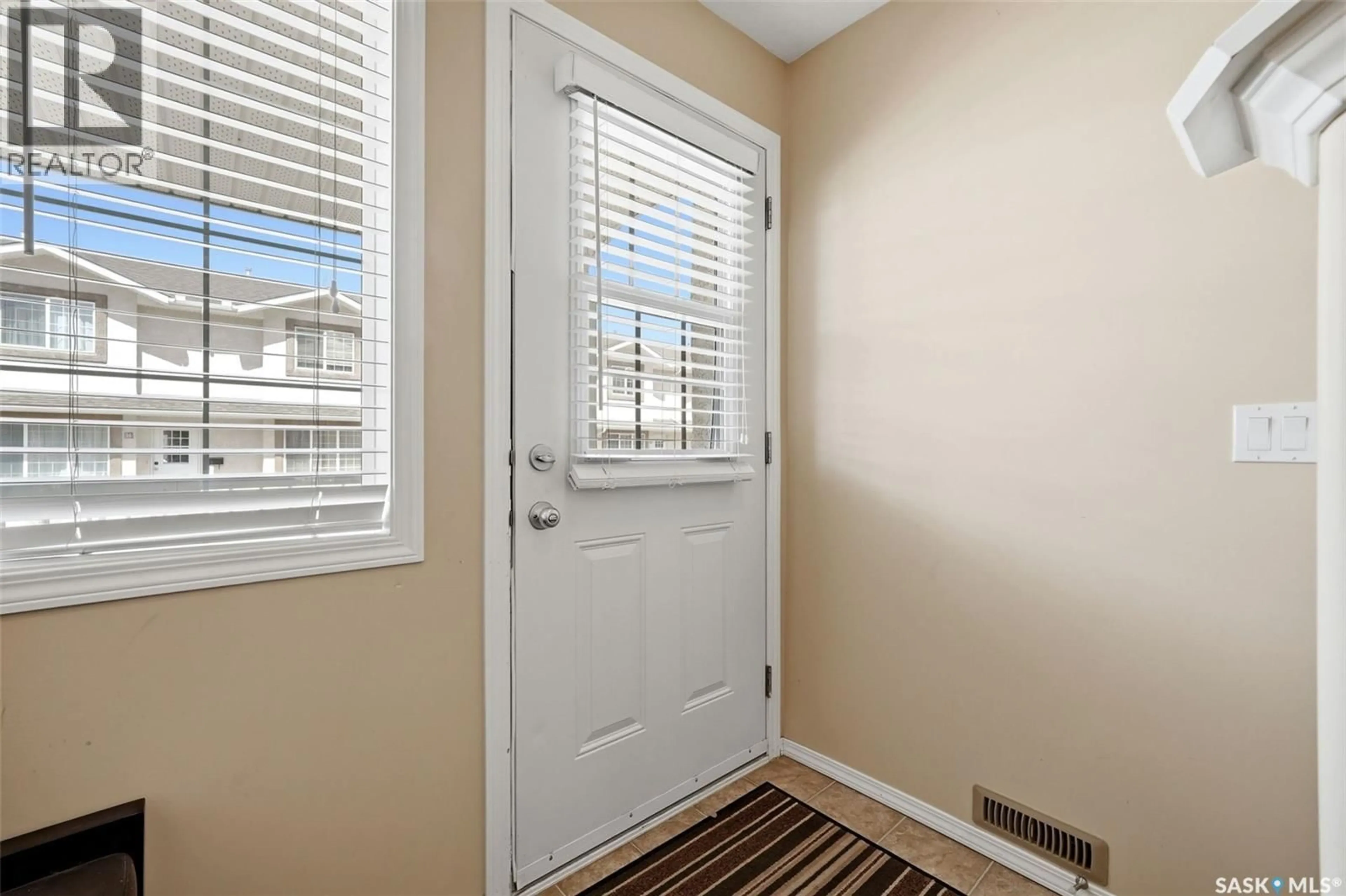 Indoor entryway for 40 - 2751 WINDSOR PARK ROAD, Regina Saskatchewan S4V1H1