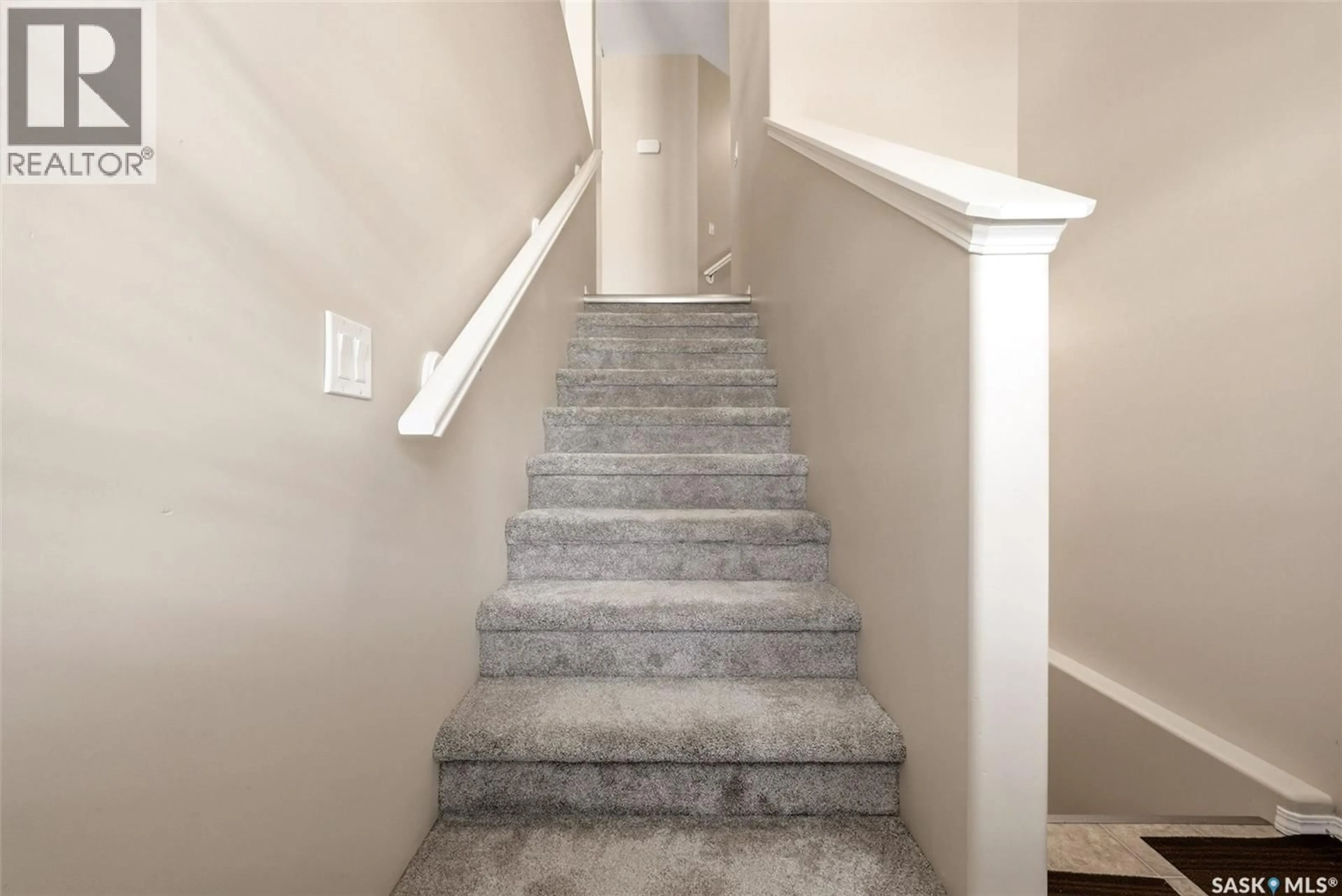 Stairs for 40 - 2751 WINDSOR PARK ROAD, Regina Saskatchewan S4V1H1