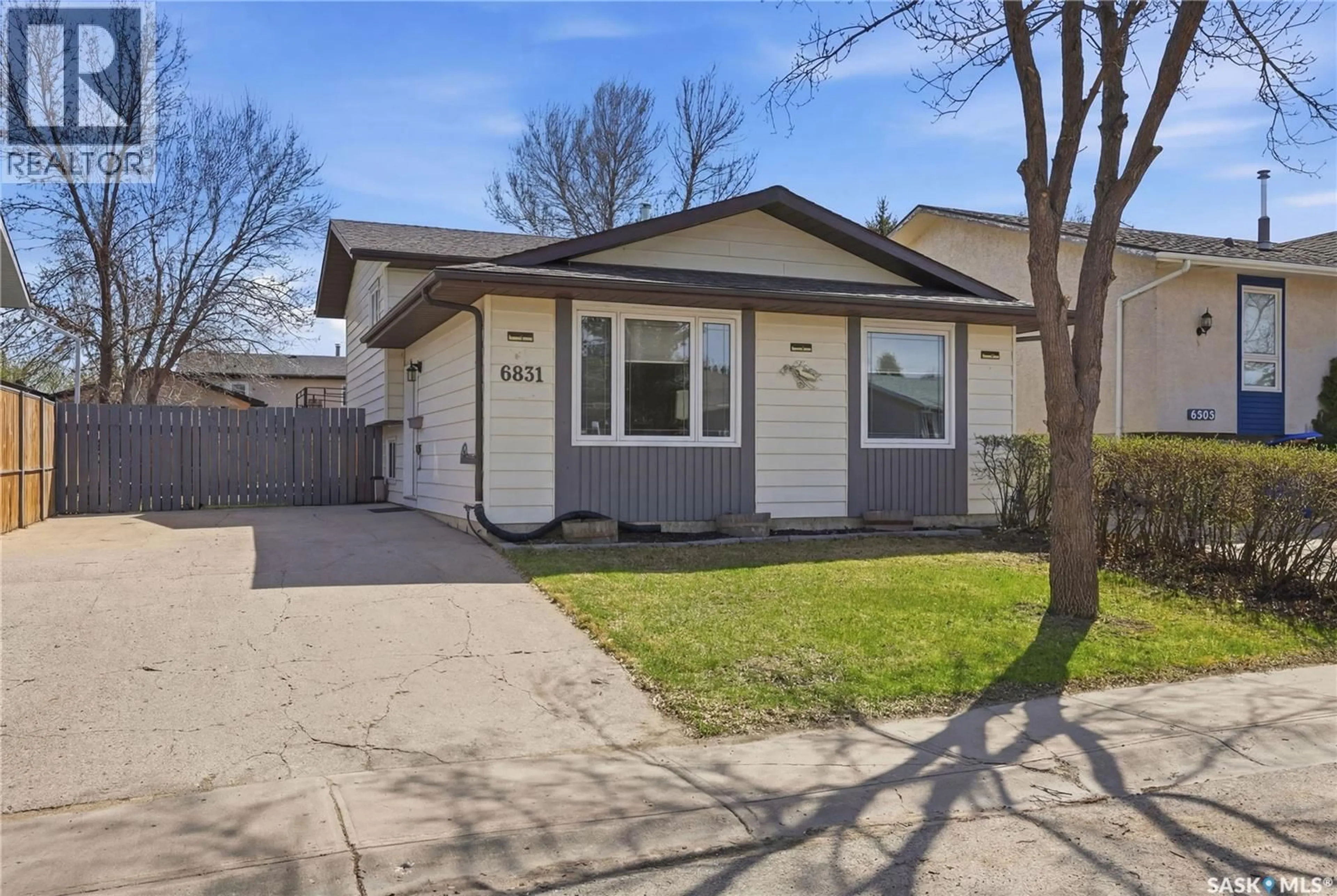 Home with vinyl exterior material, street for 6831 WHELAN DRIVE, Regina Saskatchewan S4X3W2