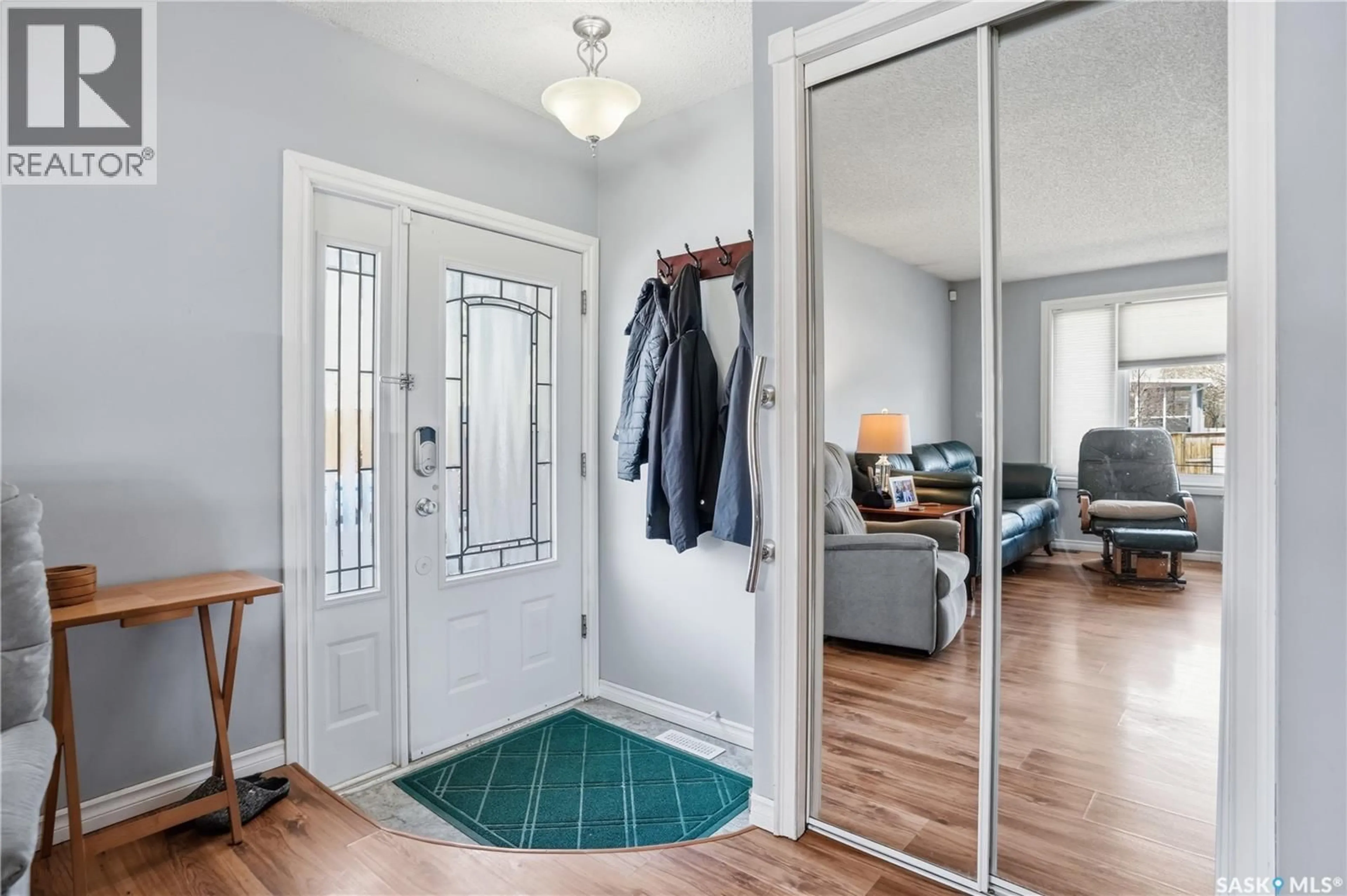 Indoor entryway for 6831 WHELAN DRIVE, Regina Saskatchewan S4X3W2