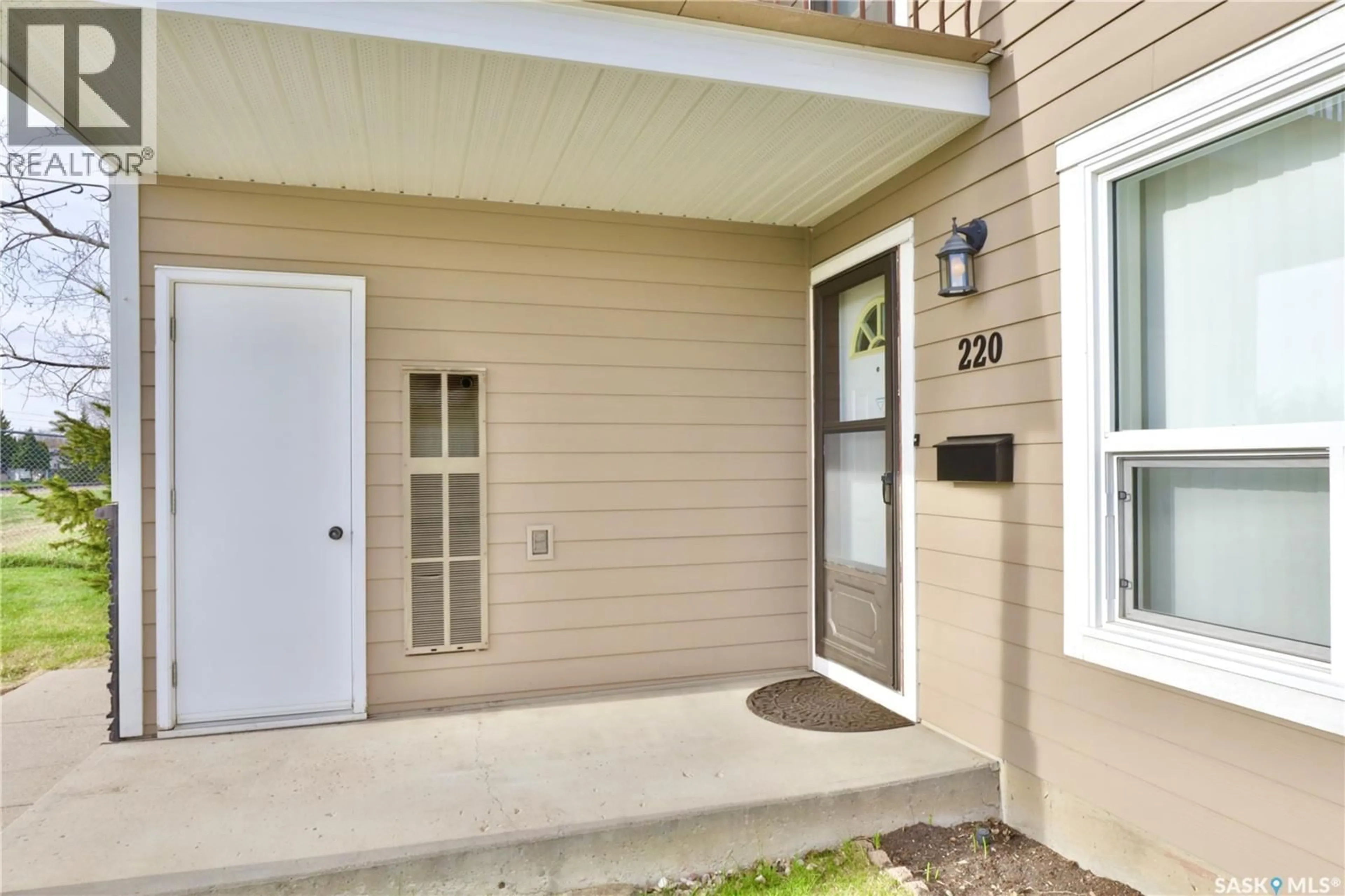 Unknown for 220 CEDAR MEADOW DRIVE, Regina Saskatchewan S4X3J6