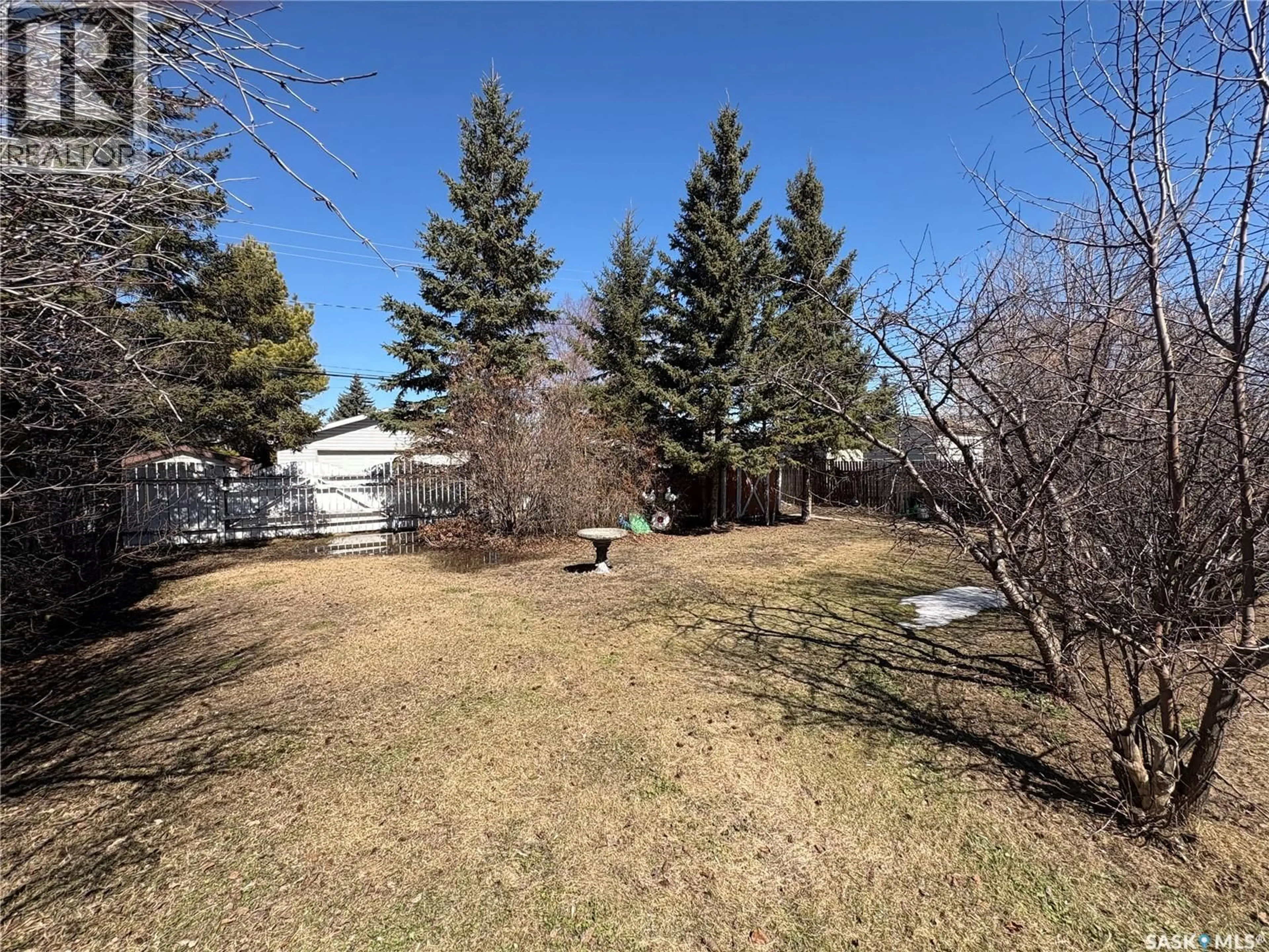 A pic from outside/outdoor area/front of a property/back of a property/a pic from drone, unknown for 609 2ND STREET S, Martensville Saskatchewan S0K0A2
