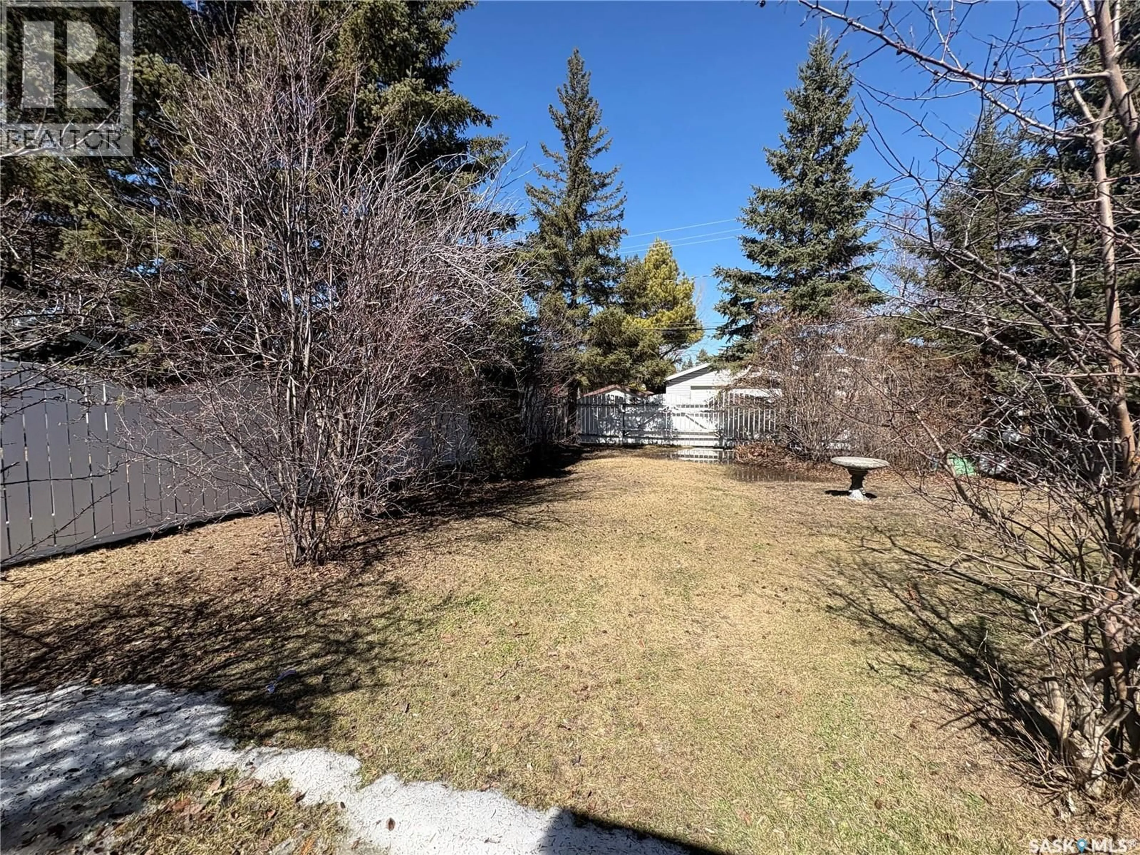 A pic from outside/outdoor area/front of a property/back of a property/a pic from drone, unknown for 609 2ND STREET S, Martensville Saskatchewan S0K0A2