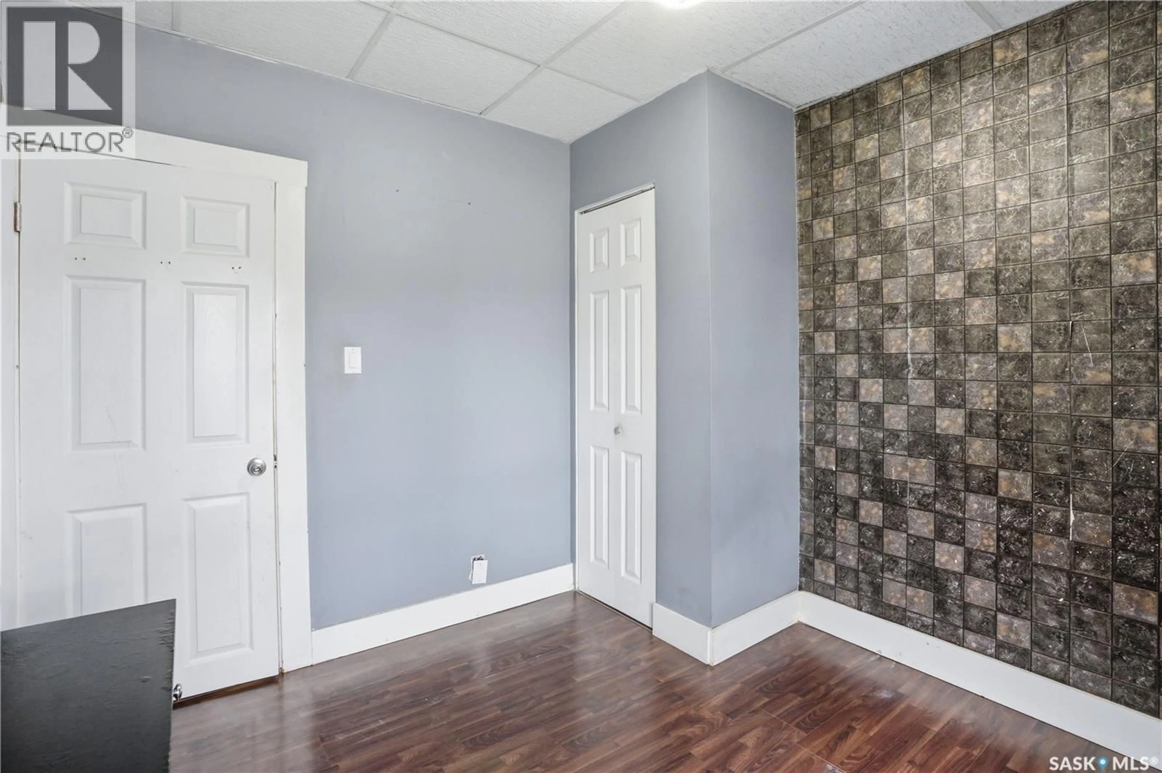A pic of a room for 1115 J AVENUE, Saskatoon Saskatchewan S7L2L5
