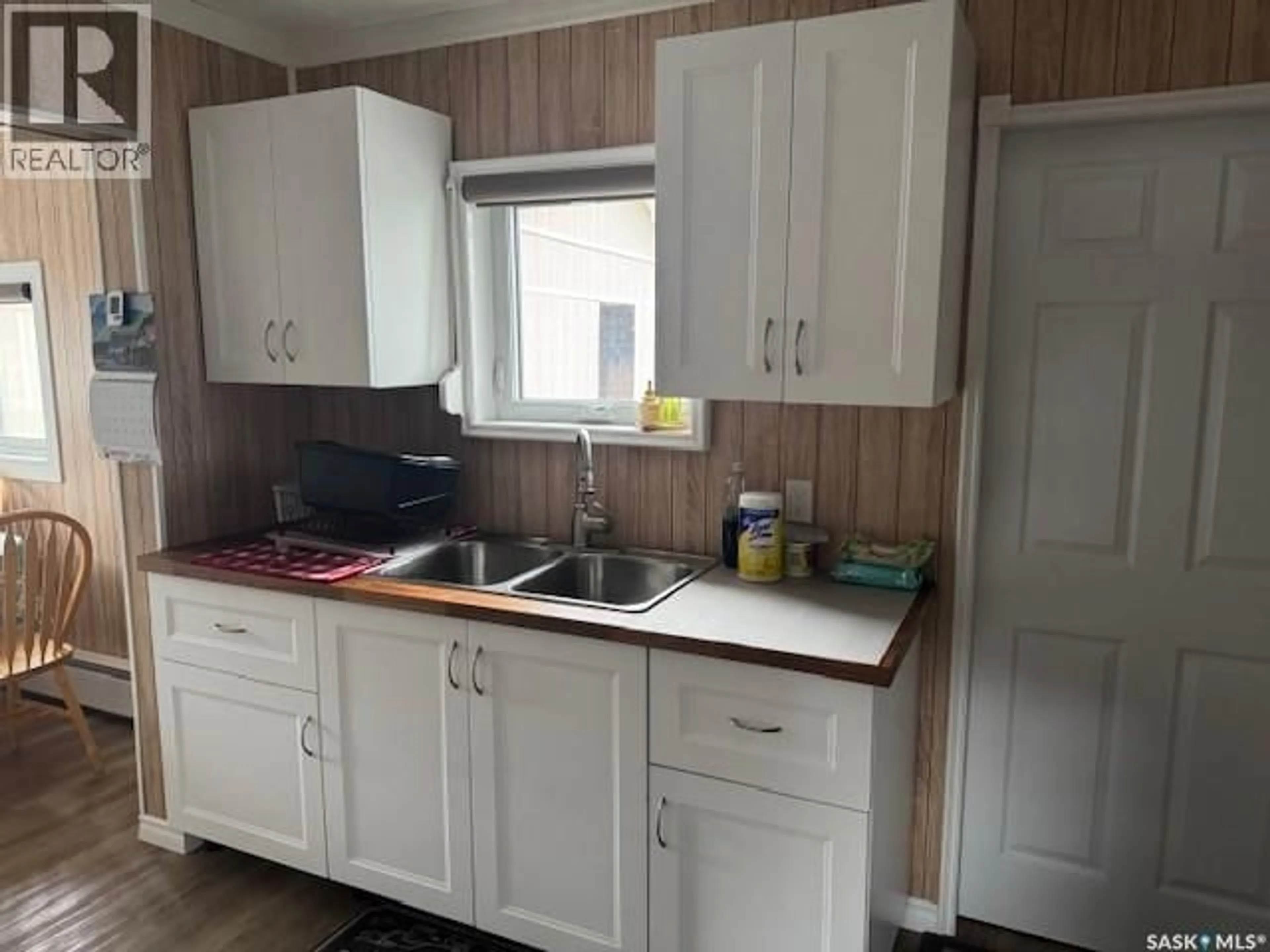 Standard kitchen, wood/laminate floor for 691 JOSEPH CRESCENT, Cochin Saskatchewan S0M0L0