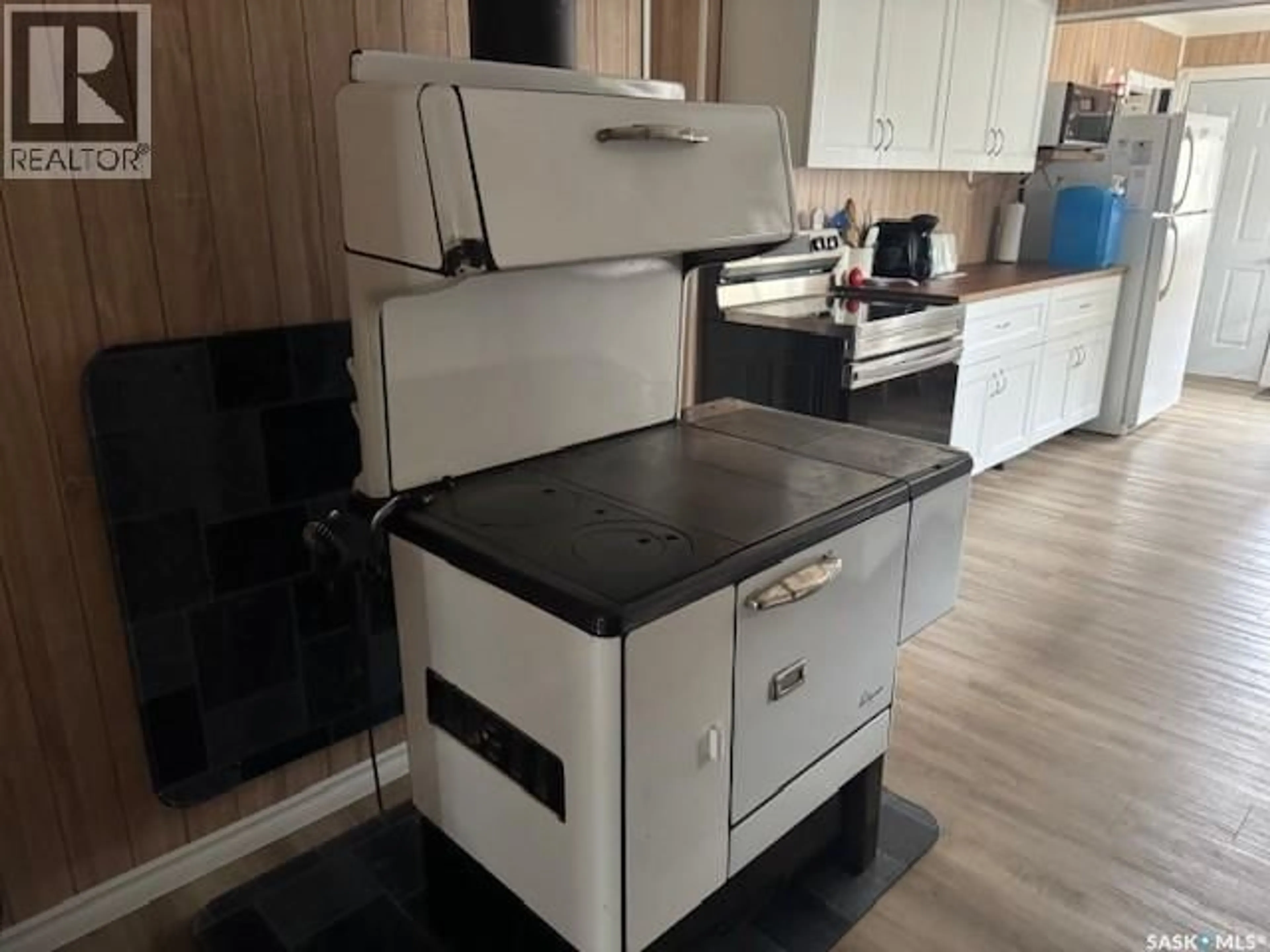 Standard kitchen, unknown for 691 JOSEPH CRESCENT, Cochin Saskatchewan S0M0L0