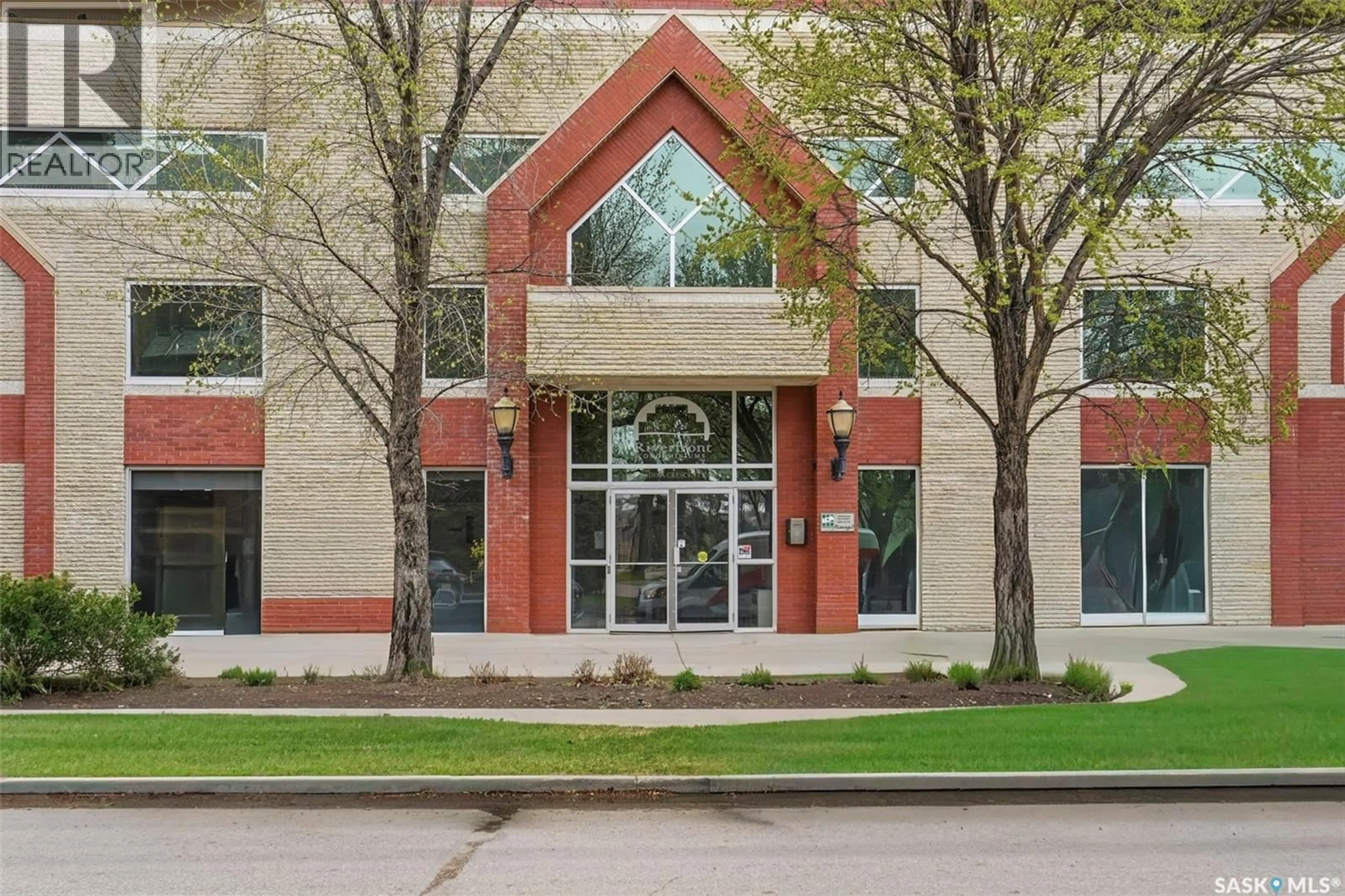 Unknown for 902 SPADINA CRESCENT, Saskatoon Saskatchewan S7K0G8