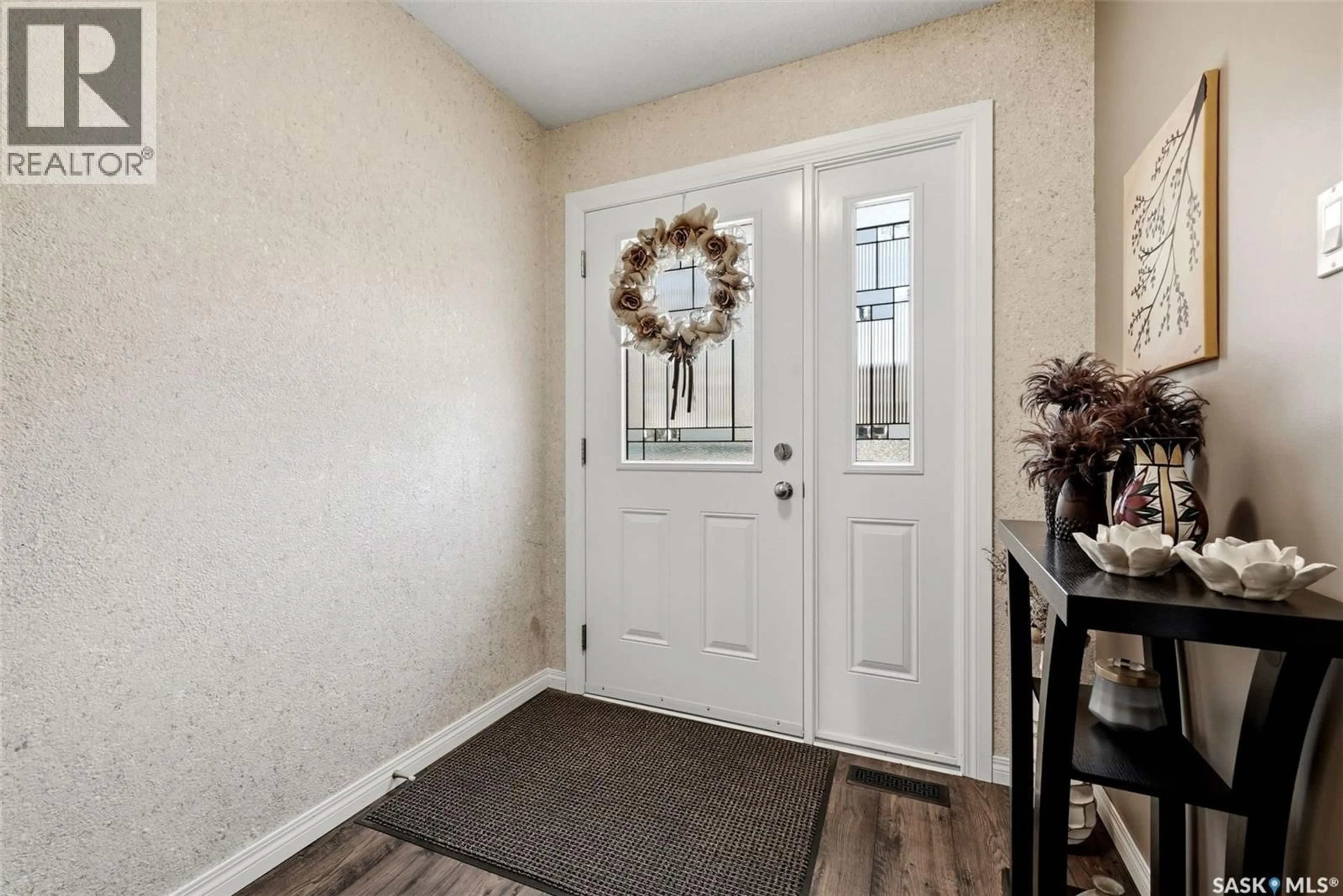 Indoor entryway for 41 SPRUCEVIEW ROAD, Regina Saskatchewan S4R0E1