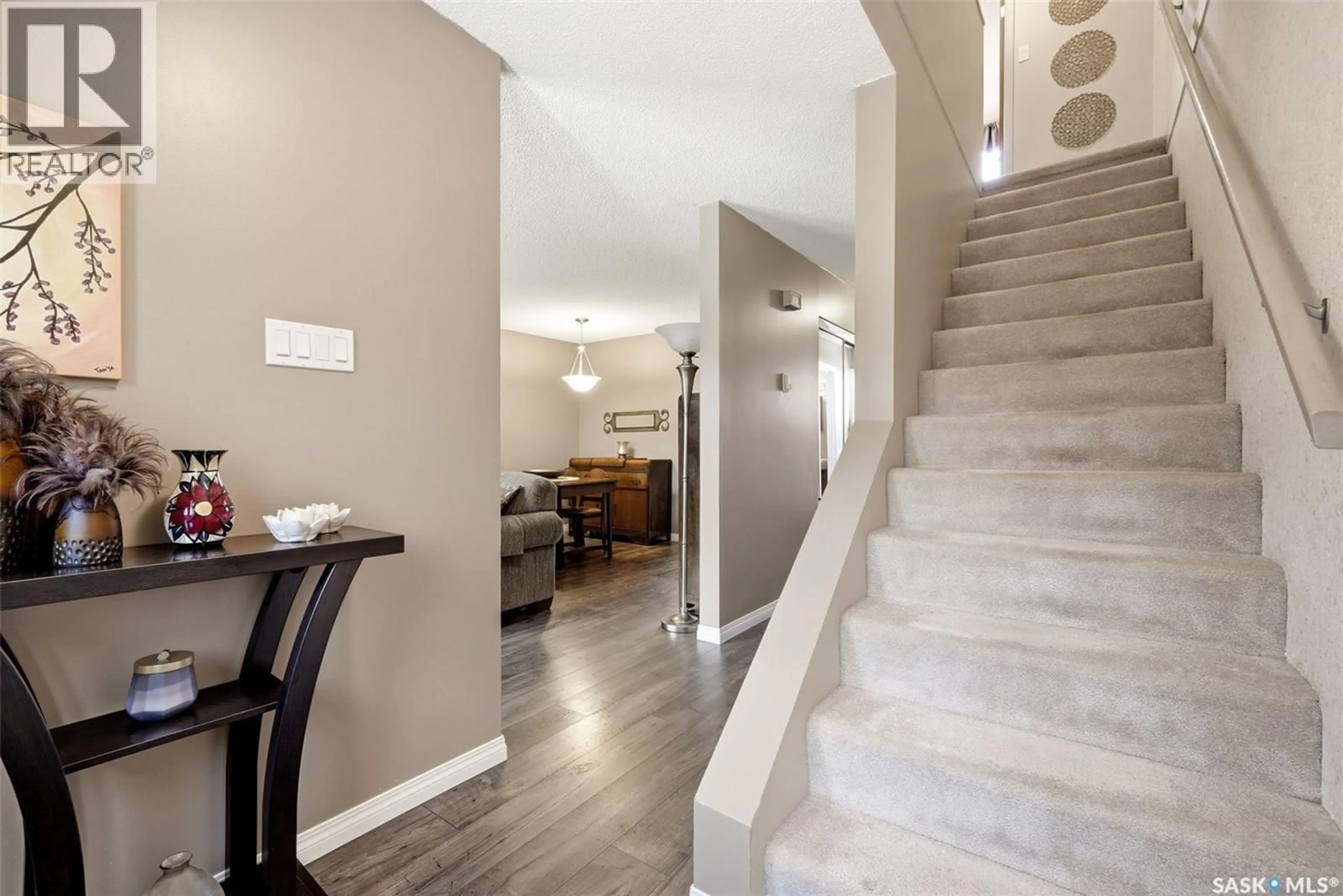 Indoor entryway for 41 SPRUCEVIEW ROAD, Regina Saskatchewan S4R0E1