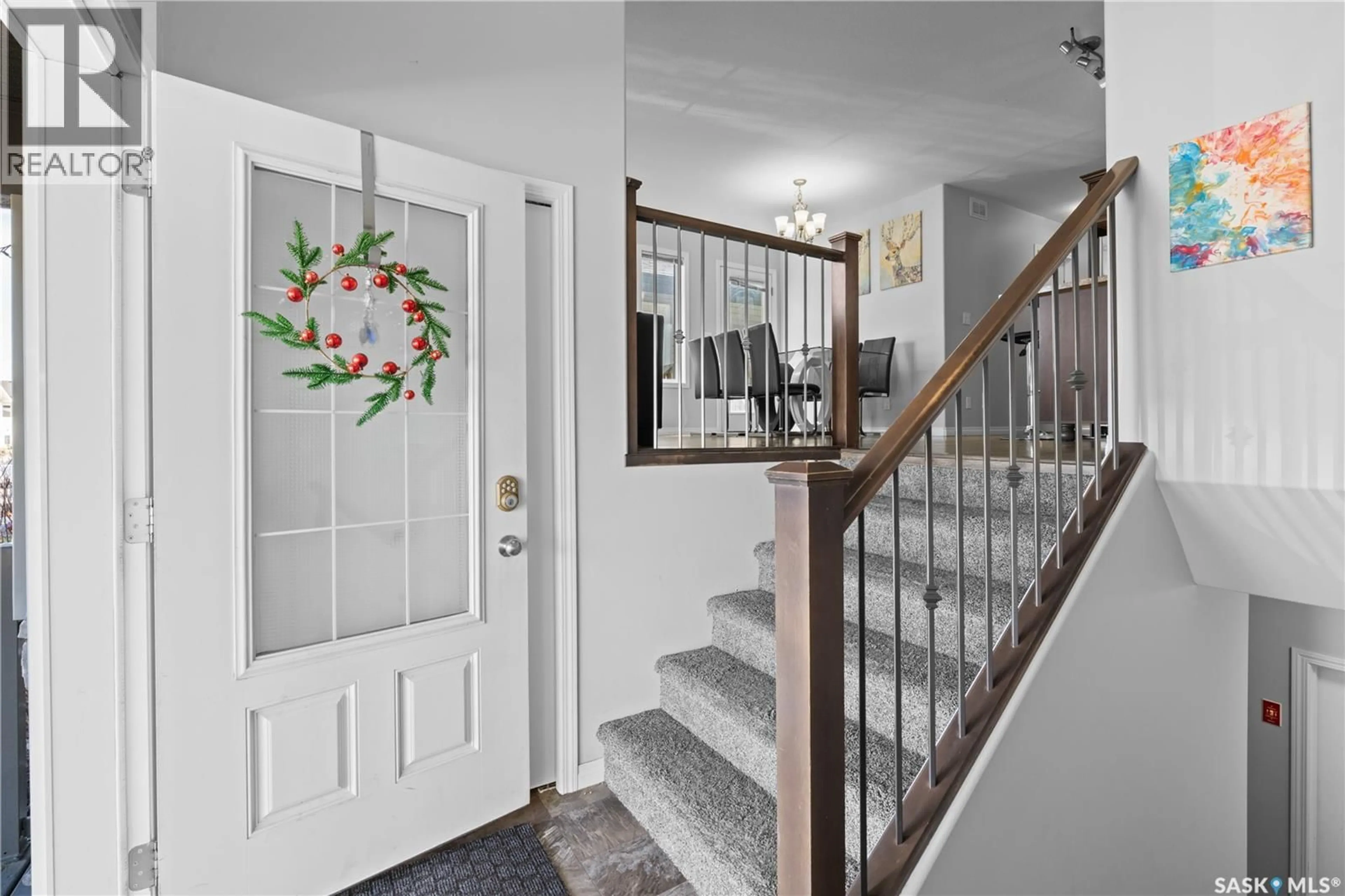 Indoor foyer for 119 MANINGAS BEND, Saskatoon Saskatchewan S7S1N1